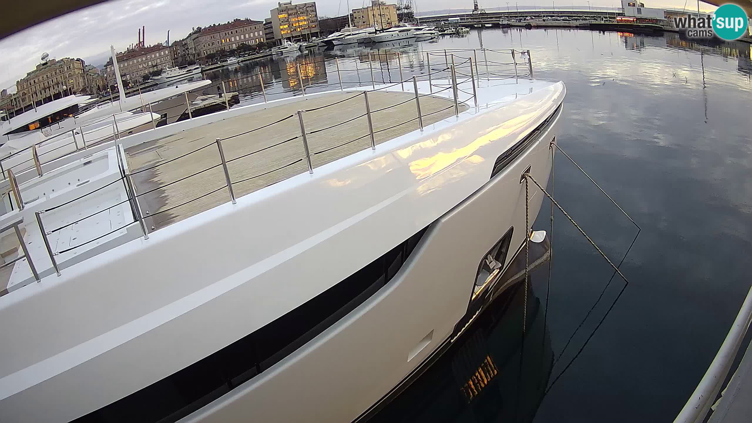 Reka – Botel Marina spletna kamera