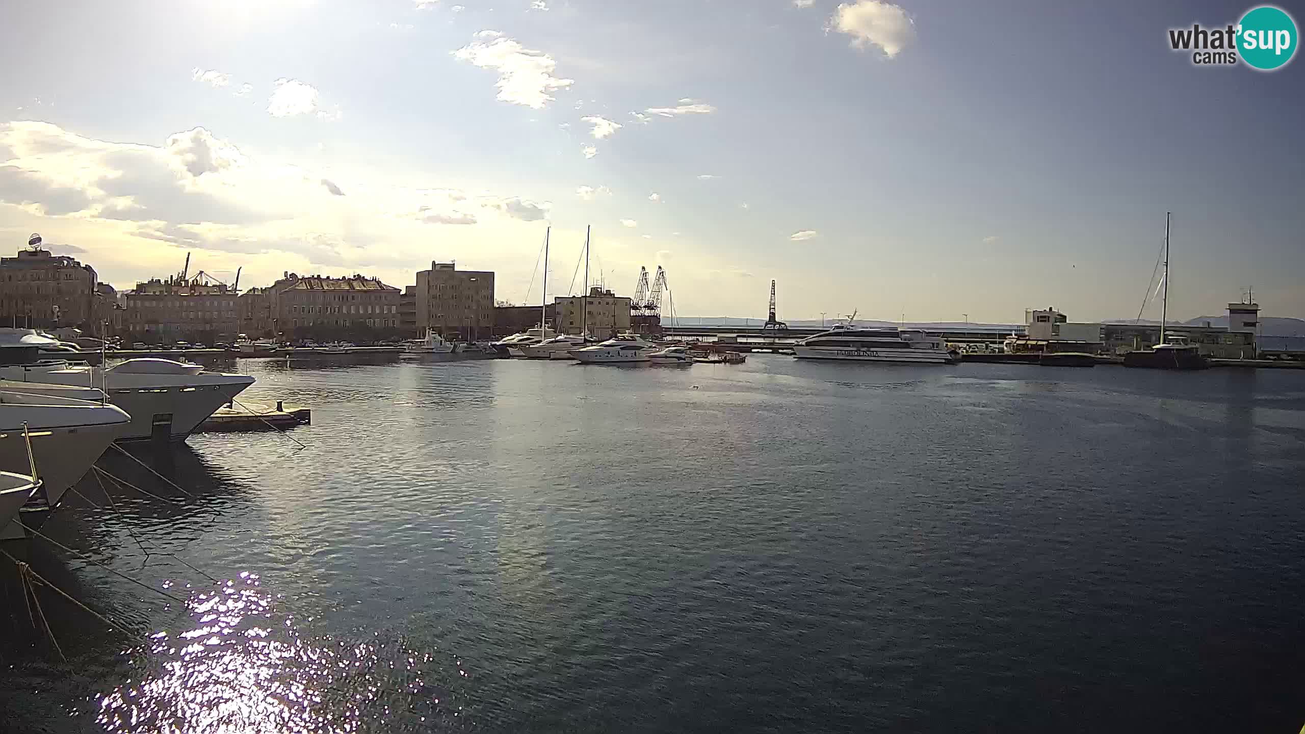 Reka – Botel Marina spletna kamera