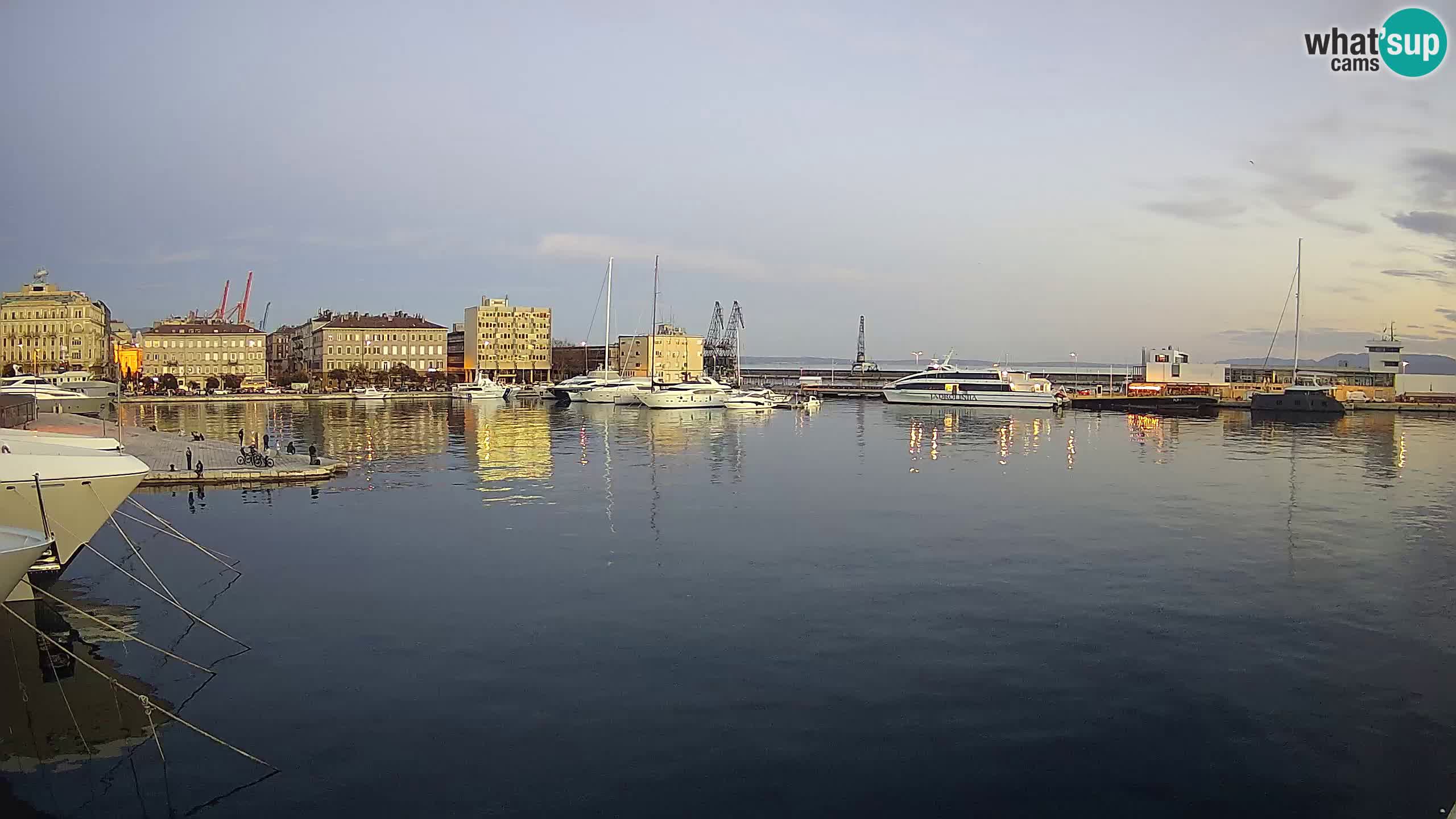 Reka – Botel Marina spletna kamera