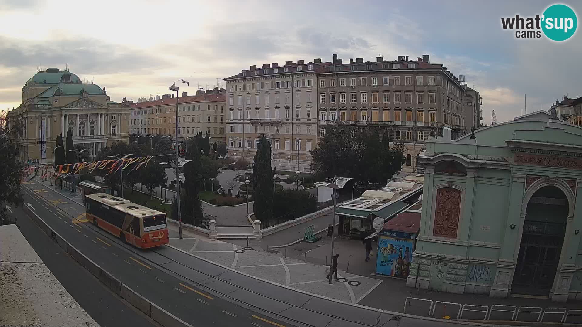 Webcam Rijeka – Park et Théâtre national croate Ivan pl. Zajc