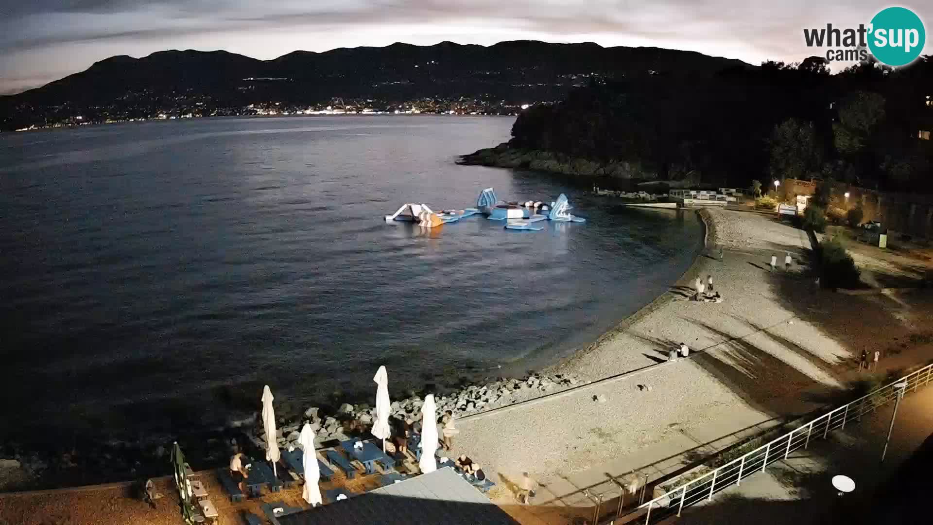 Reka Spletna kamera  plaža pri Bazenih Kantrida