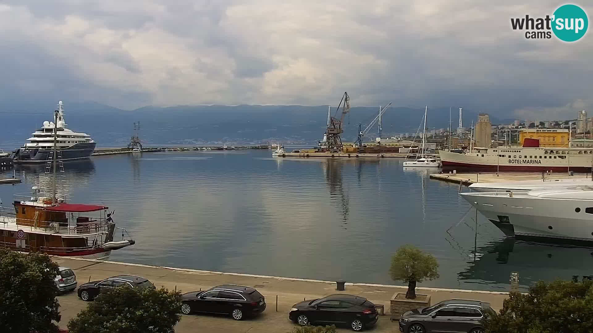 Riva in Marina v Reki – Spletna kamera v živo Hrvaška