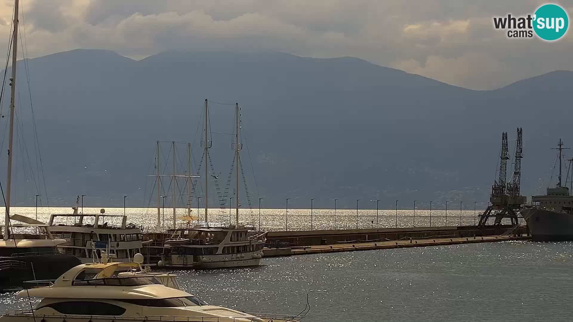 Riva in Marina v Reki – Spletna kamera v živo Hrvaška