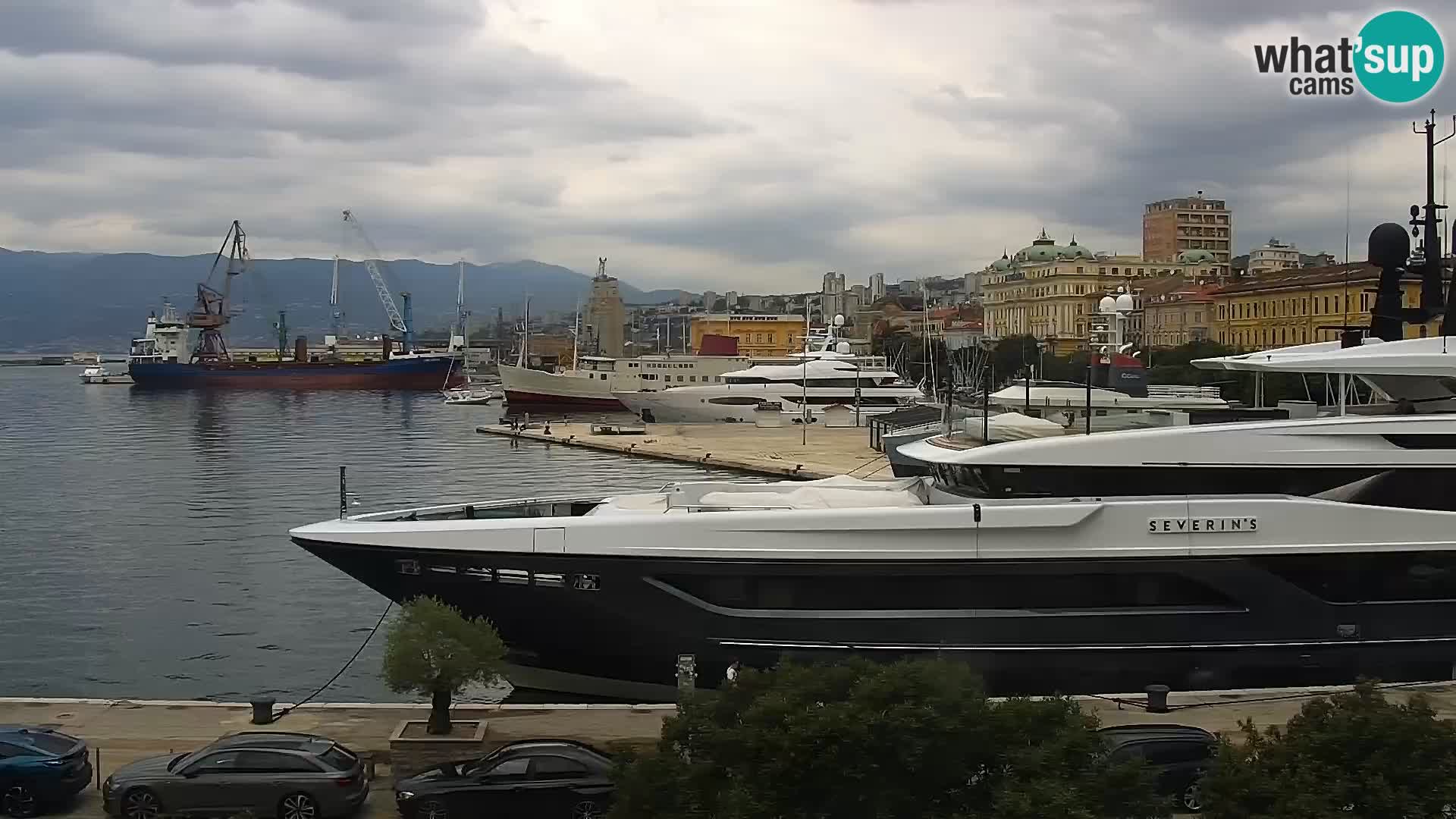 Riva in Marina v Reki – Spletna kamera v živo Hrvaška