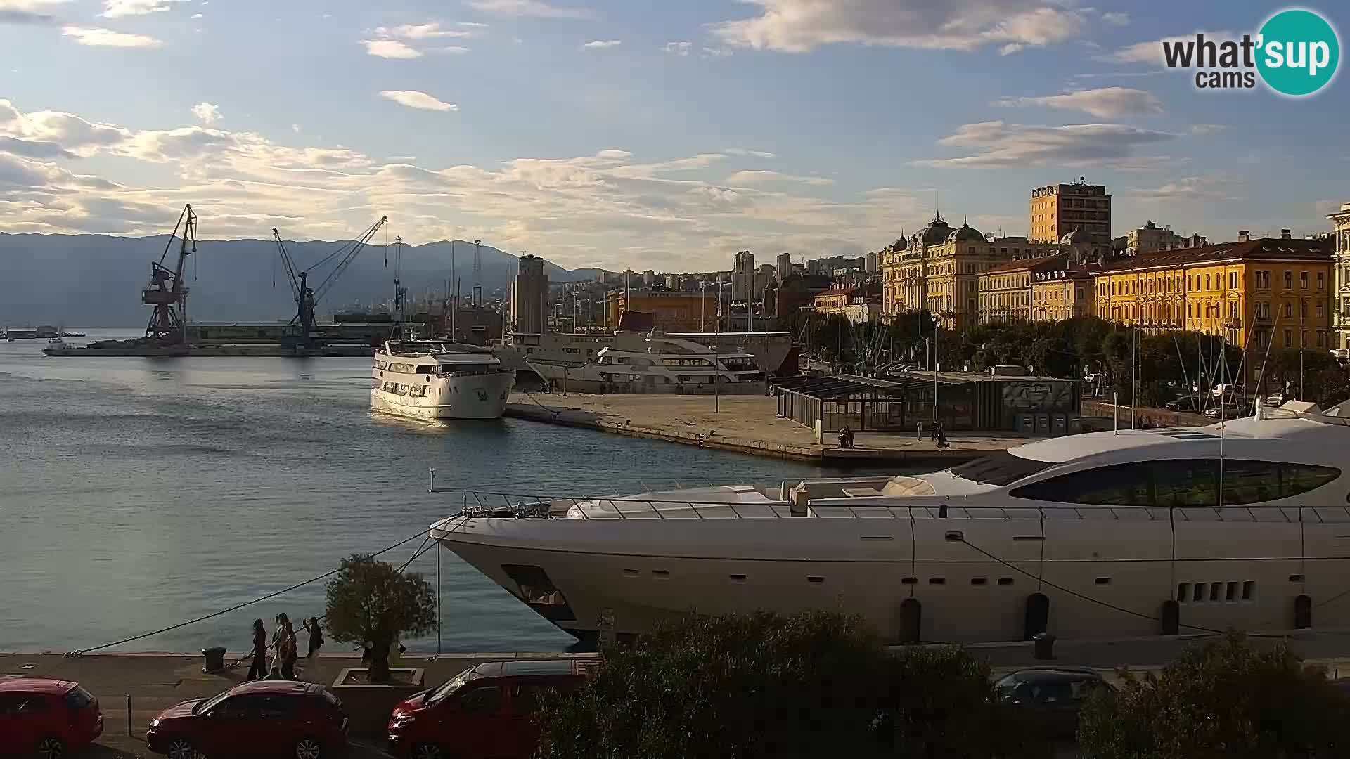 Riva in Marina v Reki – Spletna kamera v živo Hrvaška