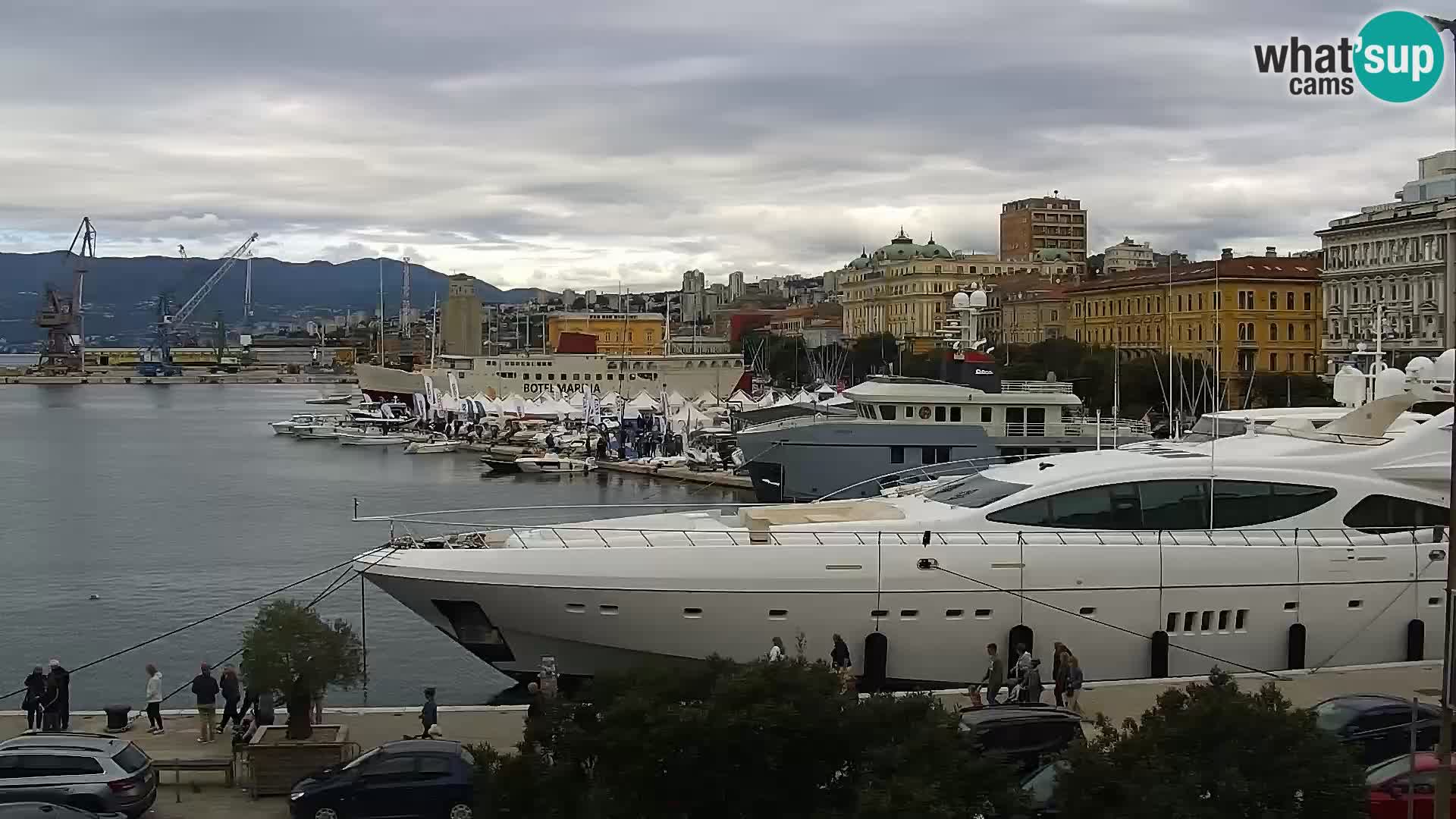 Riva in Marina v Reki – Spletna kamera v živo Hrvaška