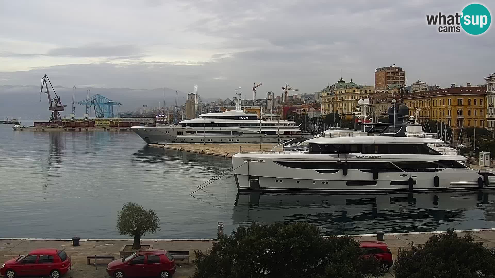 Riva in Marina v Reki – Spletna kamera v živo Hrvaška