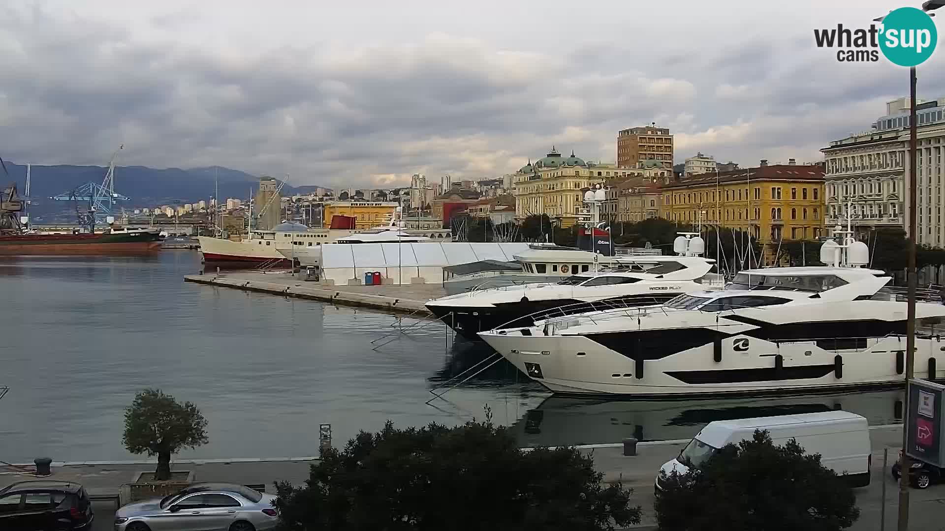 Riva in Marina v Reki – Spletna kamera v živo Hrvaška