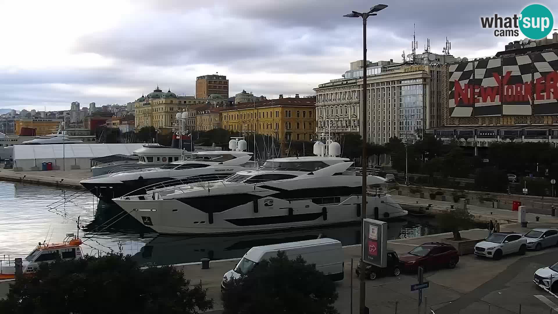 Riva in Marina v Reki – Spletna kamera v živo Hrvaška