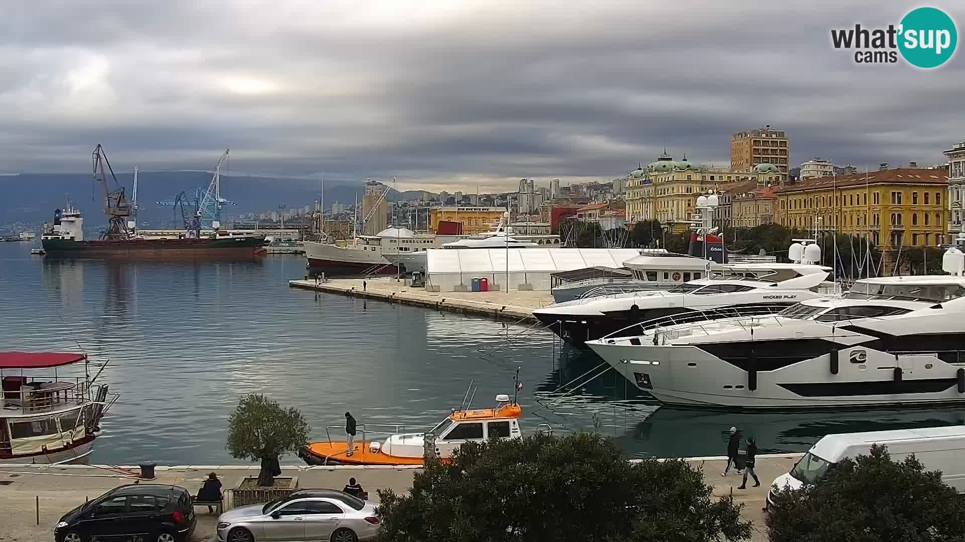 Riva in Marina v Reki – Spletna kamera v živo Hrvaška