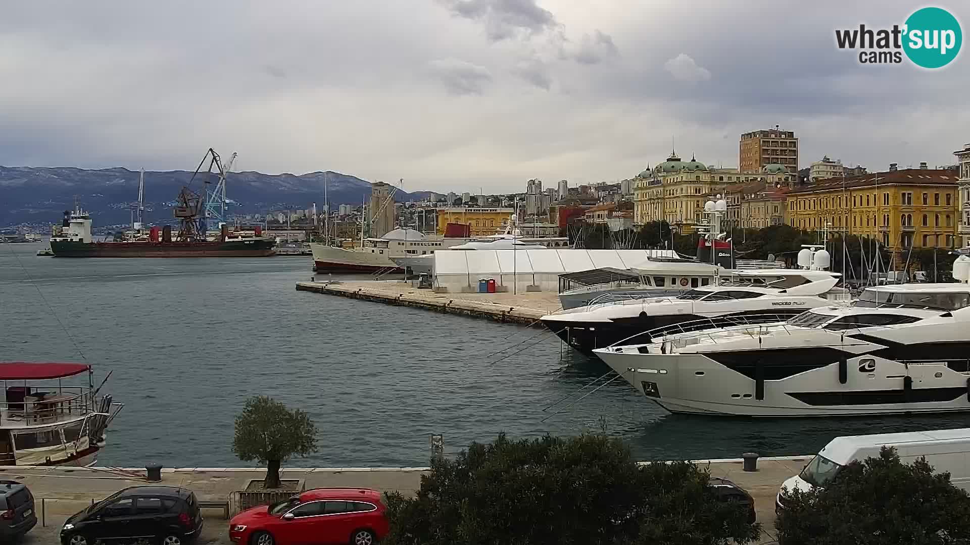 Riva in Marina v Reki – Spletna kamera v živo Hrvaška