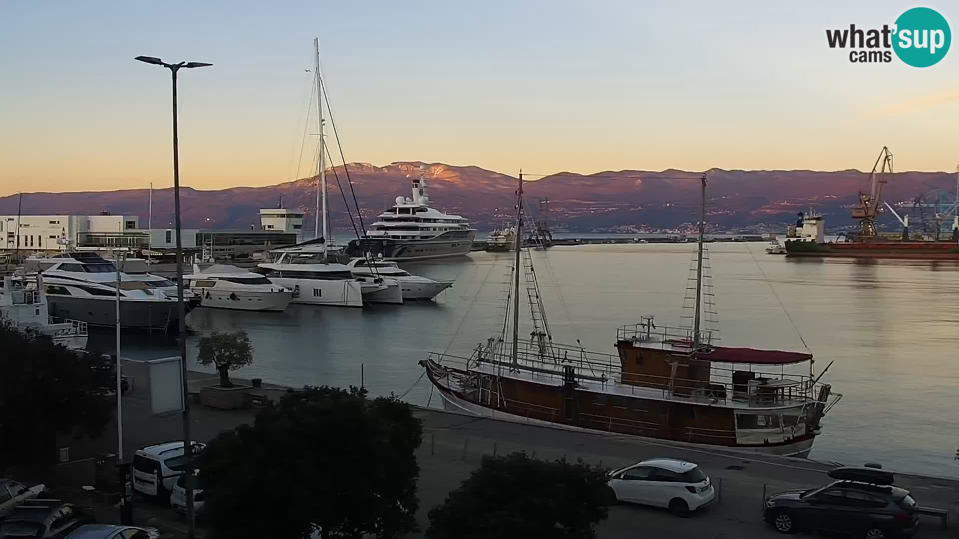 La Riva y Marina en Rijeka – Webcam en vivo Croacia