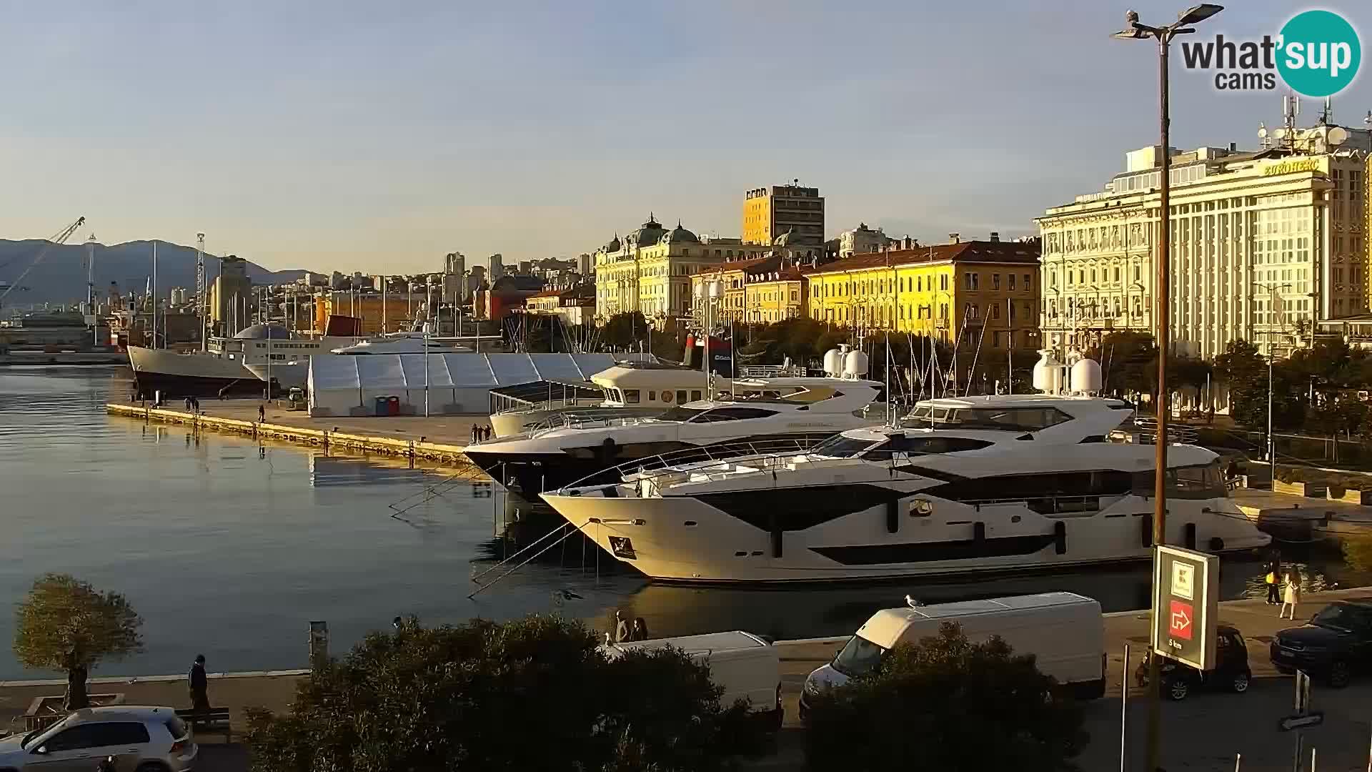 Riva in Marina v Reki – Spletna kamera v živo Hrvaška