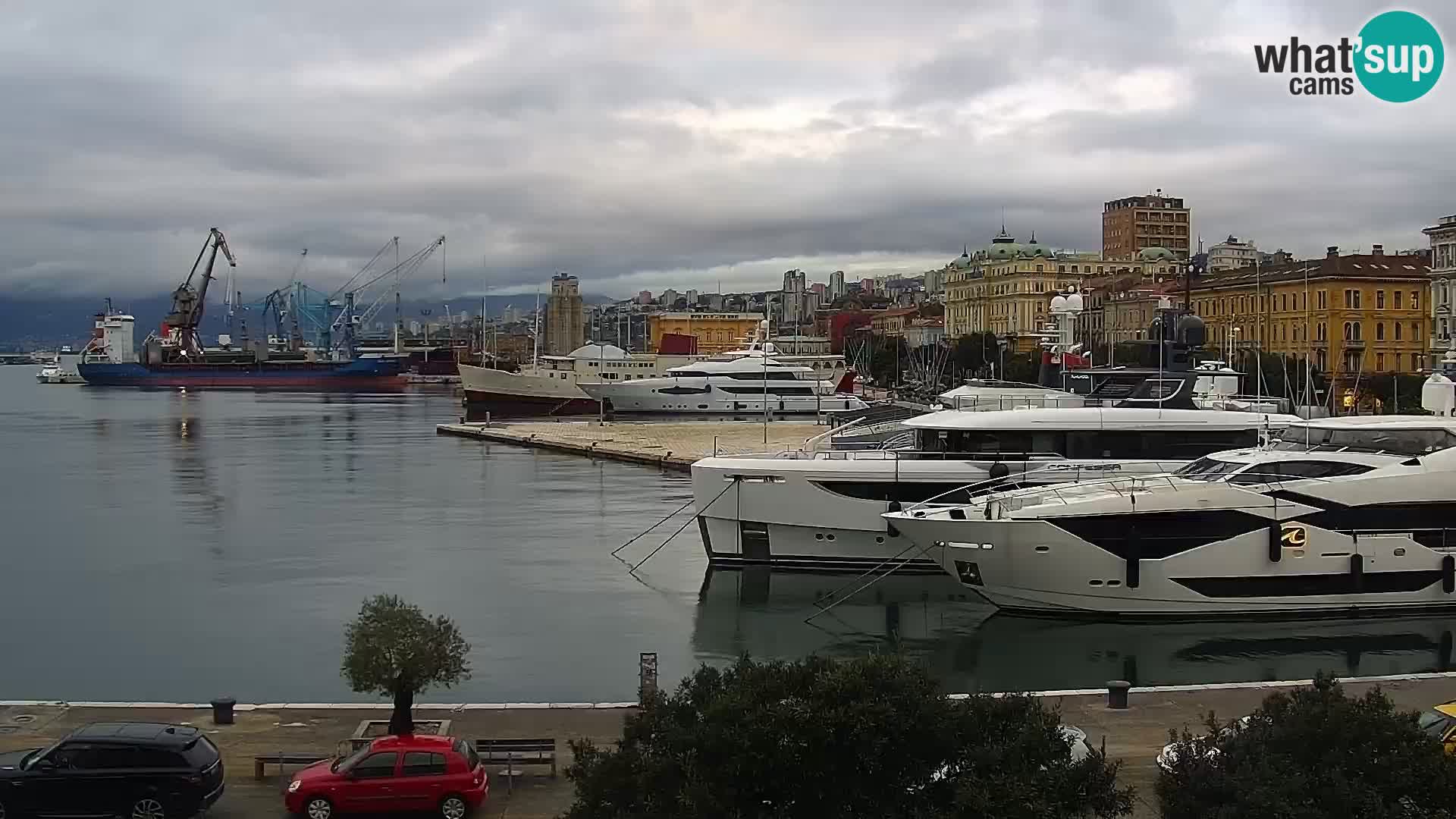 Riva in Marina v Reki – Spletna kamera v živo Hrvaška