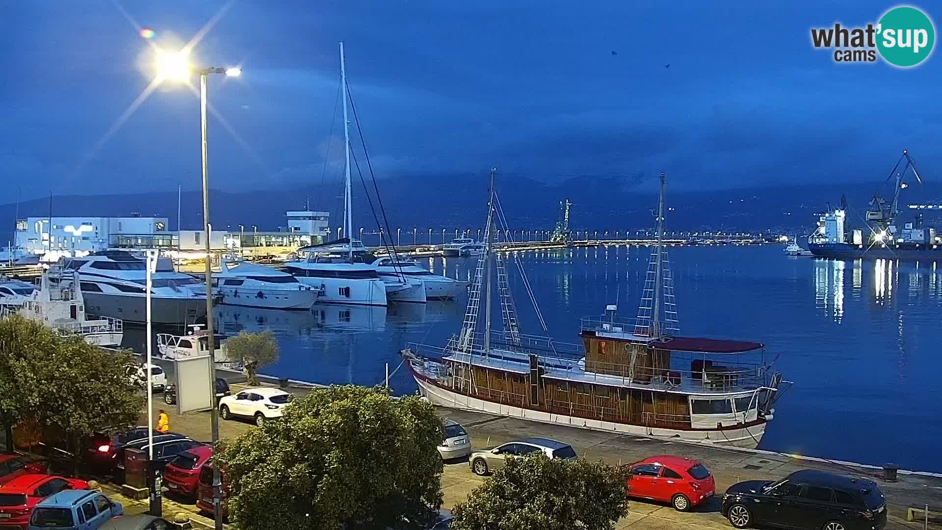 Riva in Marina v Reki – Spletna kamera v živo Hrvaška