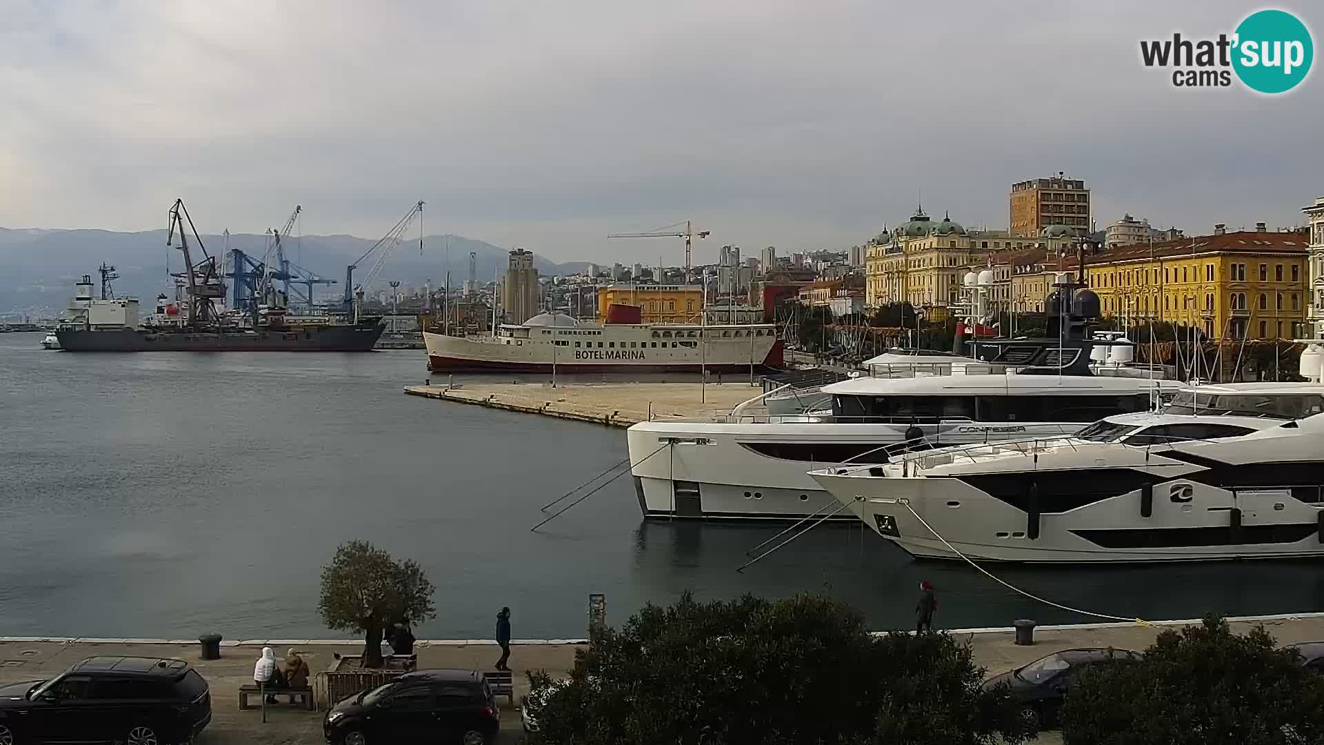 Riva in Marina v Reki – Spletna kamera v živo Hrvaška