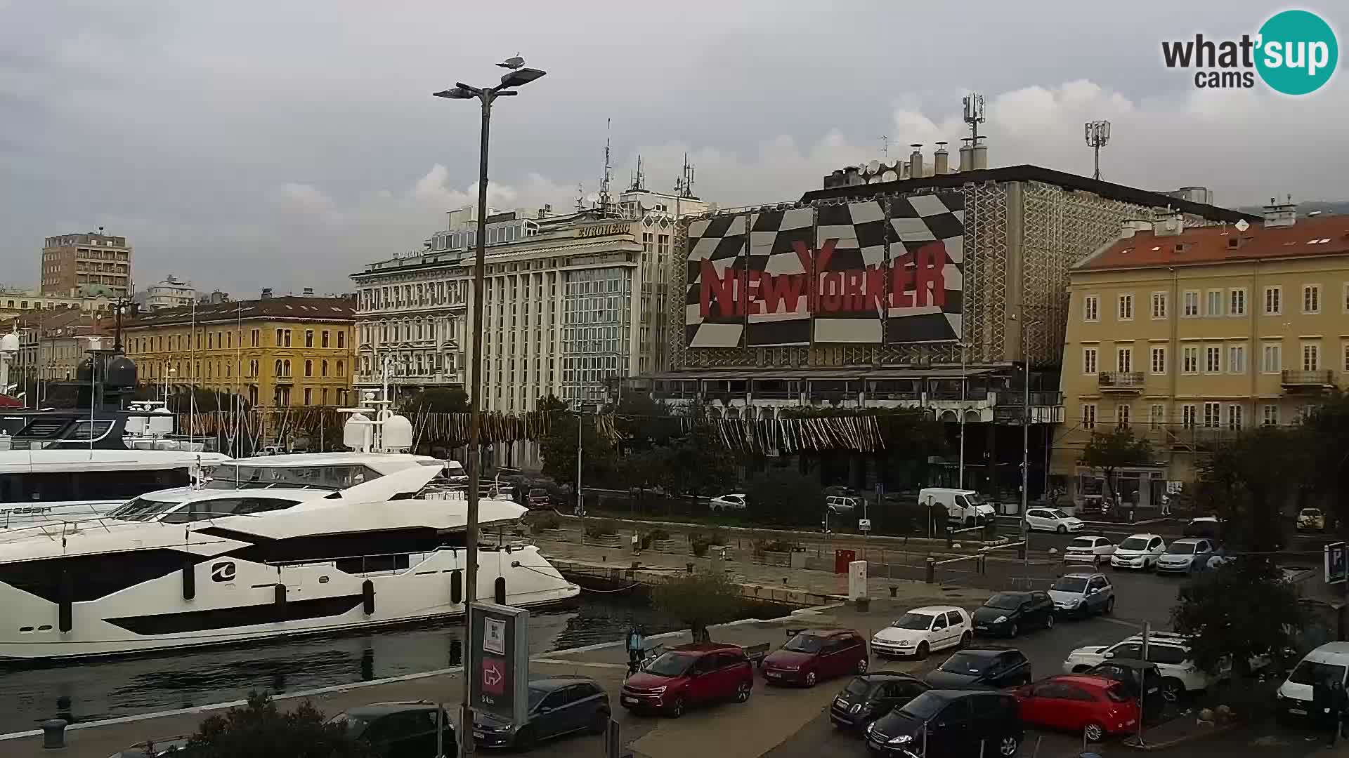 Riva in Marina v Reki – Spletna kamera v živo Hrvaška