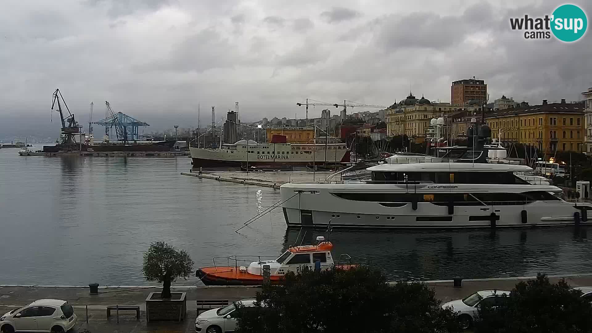 Riva in Marina v Reki – Spletna kamera v živo Hrvaška