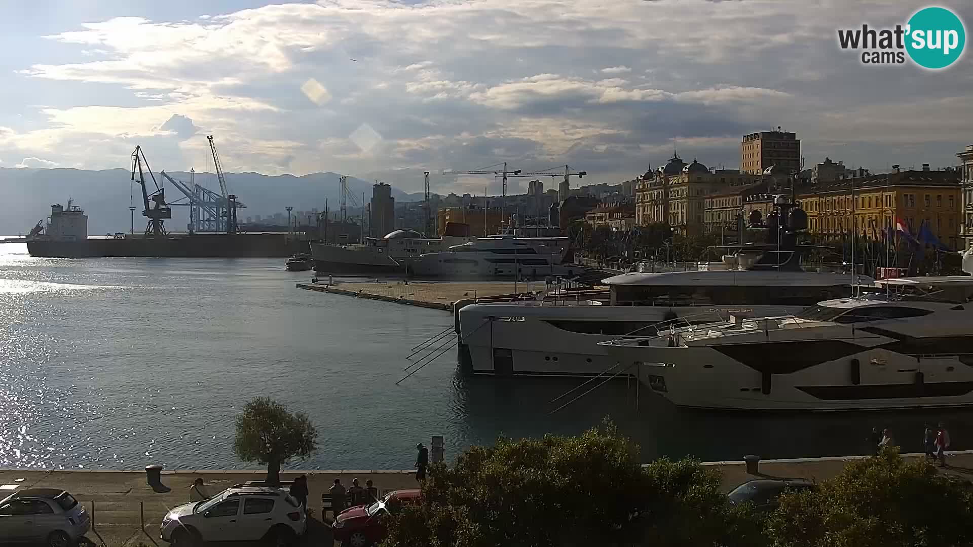 Riva in Marina v Reki – Spletna kamera v živo Hrvaška