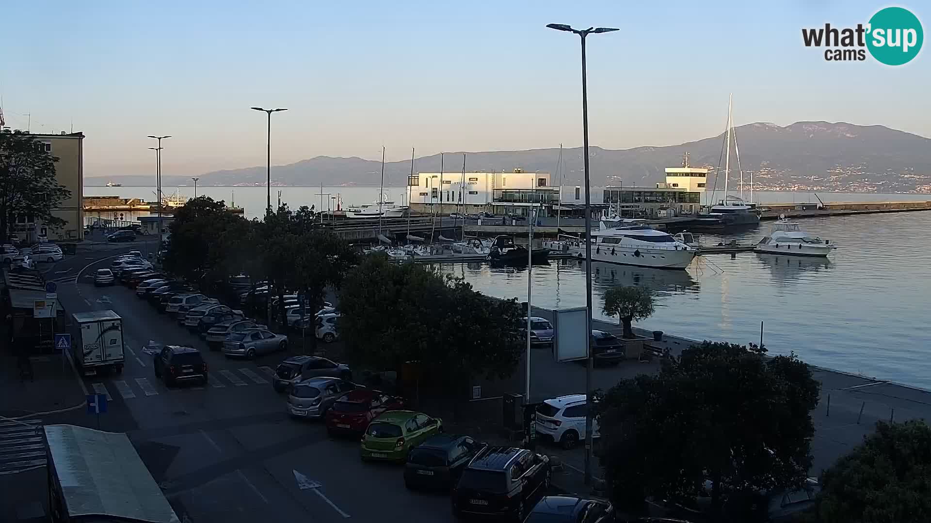 Riva in Marina v Reki – Spletna kamera v živo Hrvaška