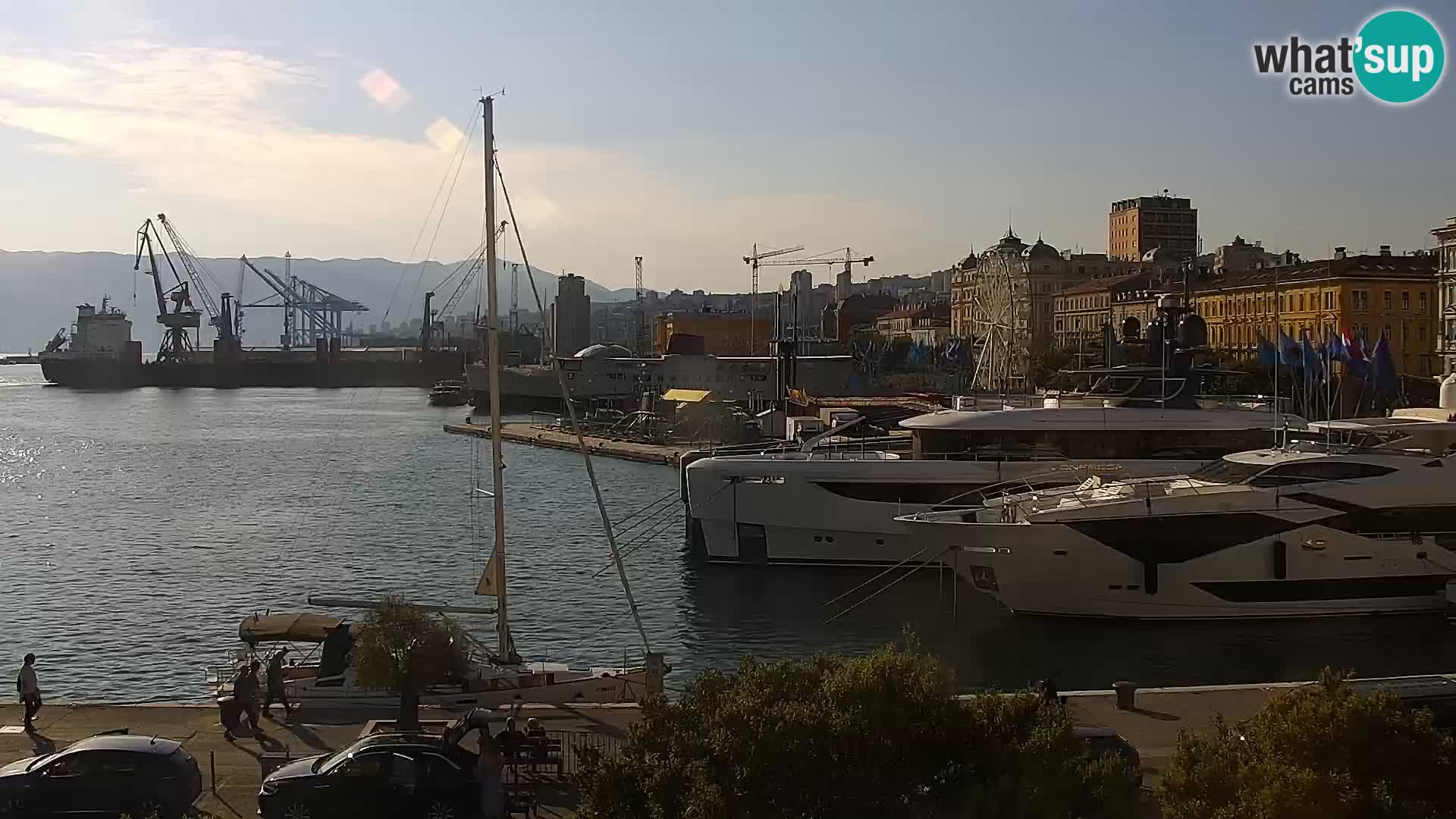 Riva in Marina v Reki – Spletna kamera v živo Hrvaška