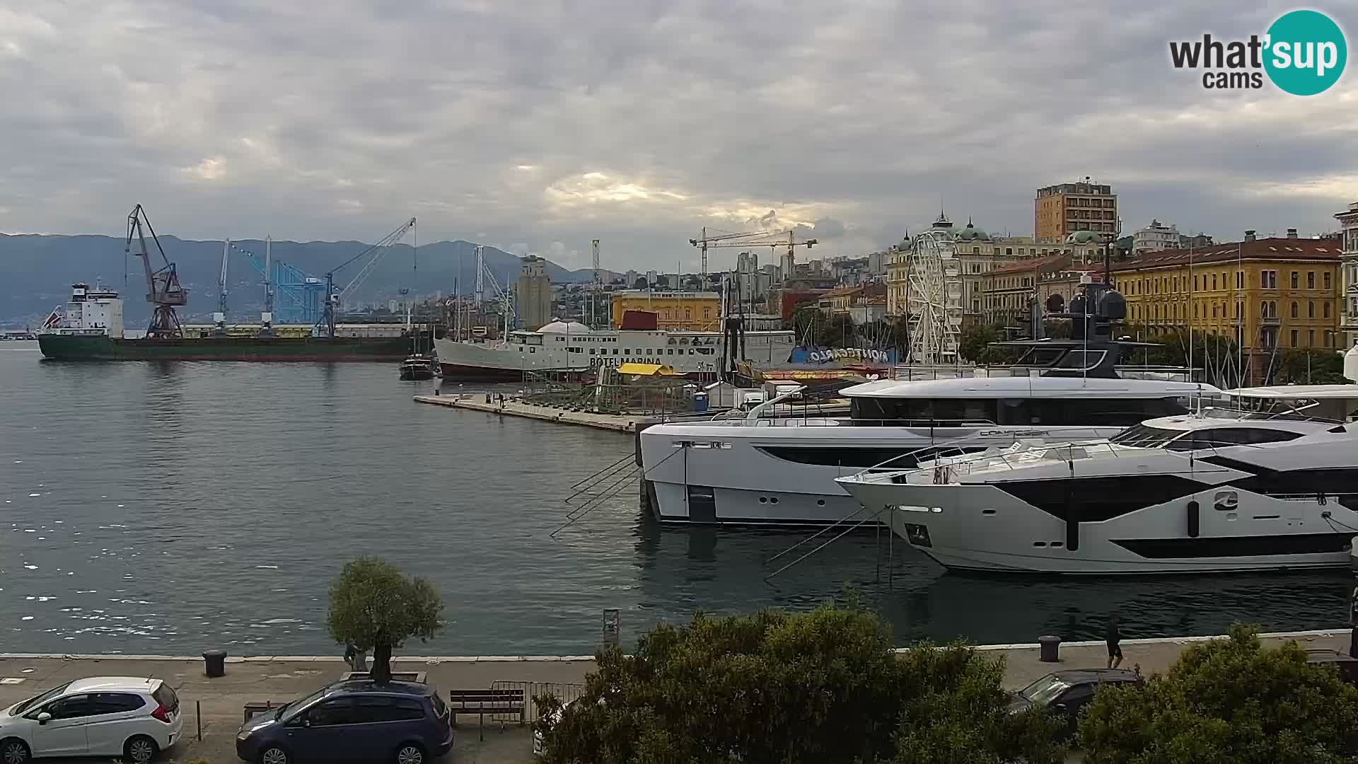 Fiume – Il porto e la Riva