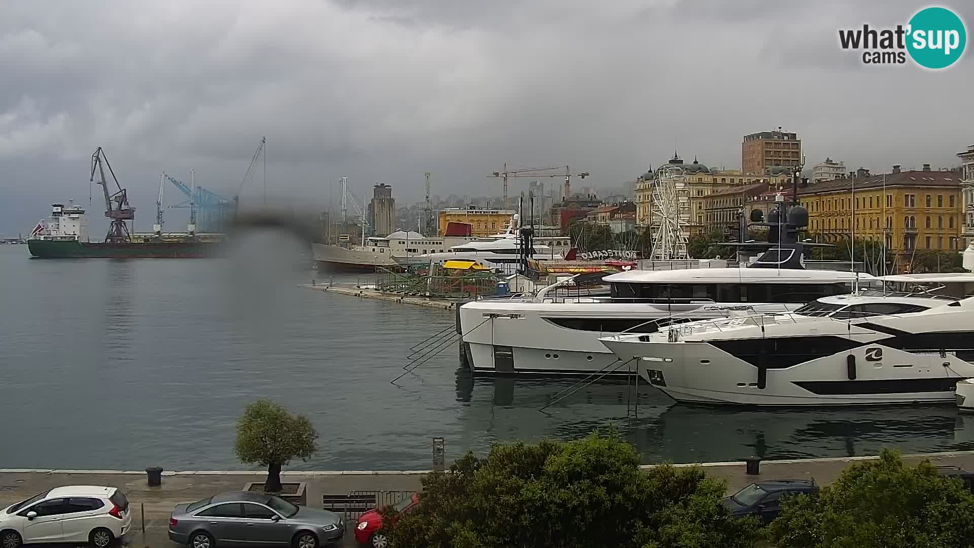 Riva in Marina v Reki – Spletna kamera v živo Hrvaška