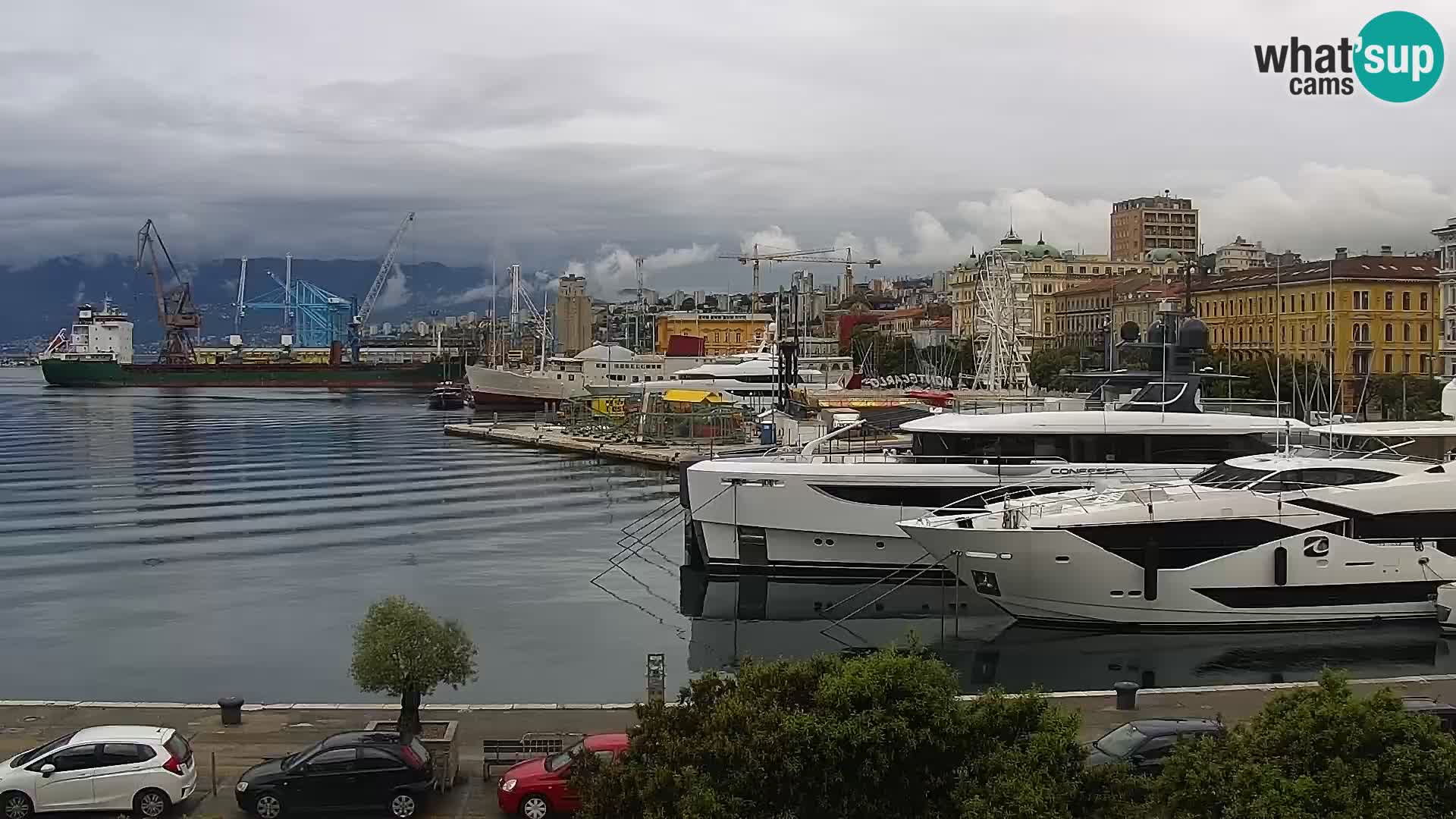 Riva in Marina v Reki – Spletna kamera v živo Hrvaška