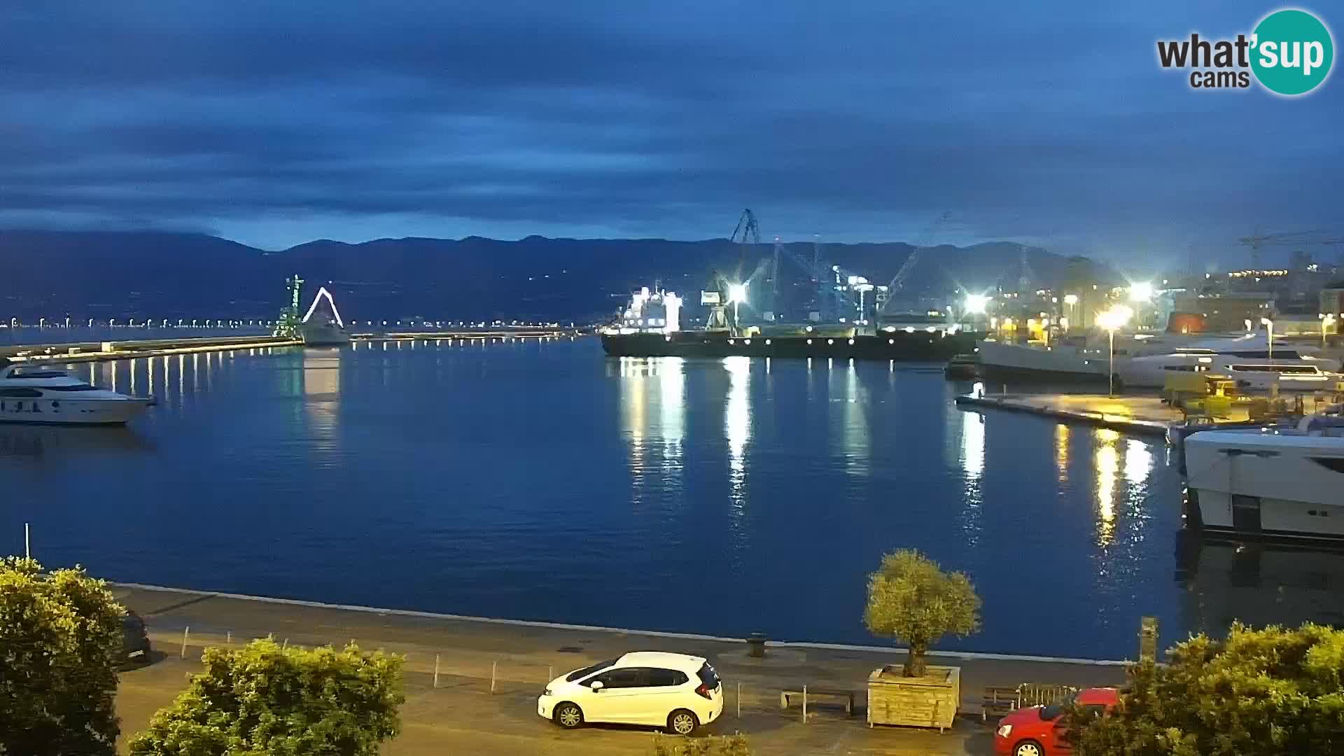 Riva in Marina v Reki – Spletna kamera v živo Hrvaška