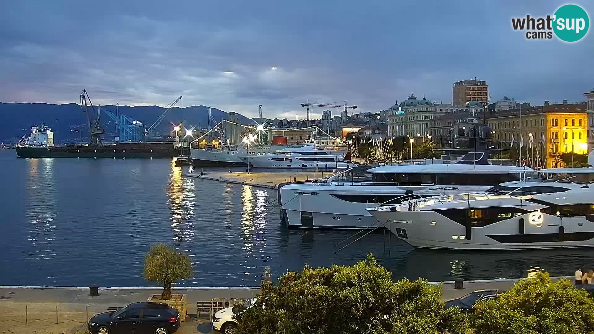 Riva in Marina v Reki – Spletna kamera v živo Hrvaška
