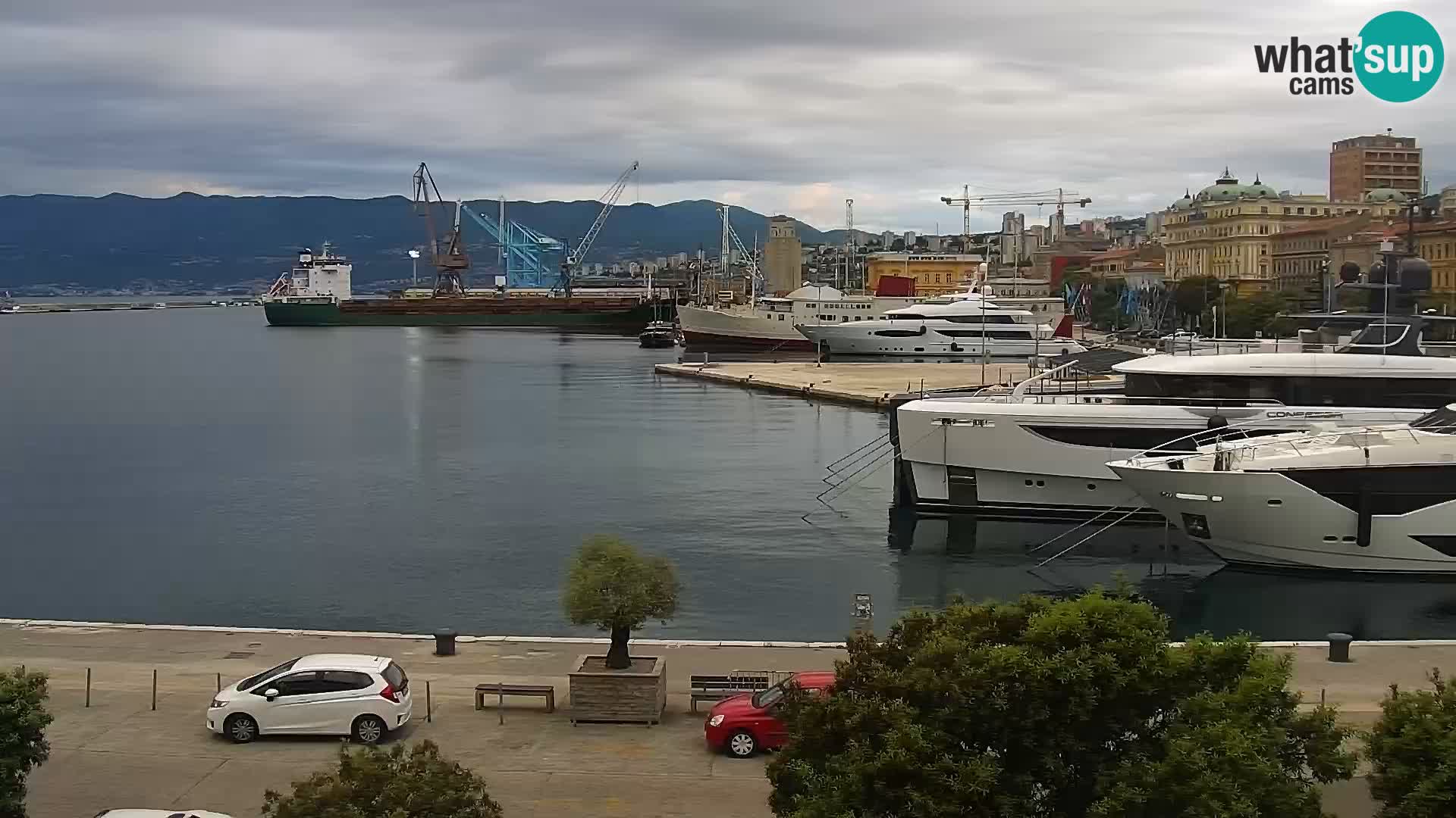Riva in Marina v Reki – Spletna kamera v živo Hrvaška