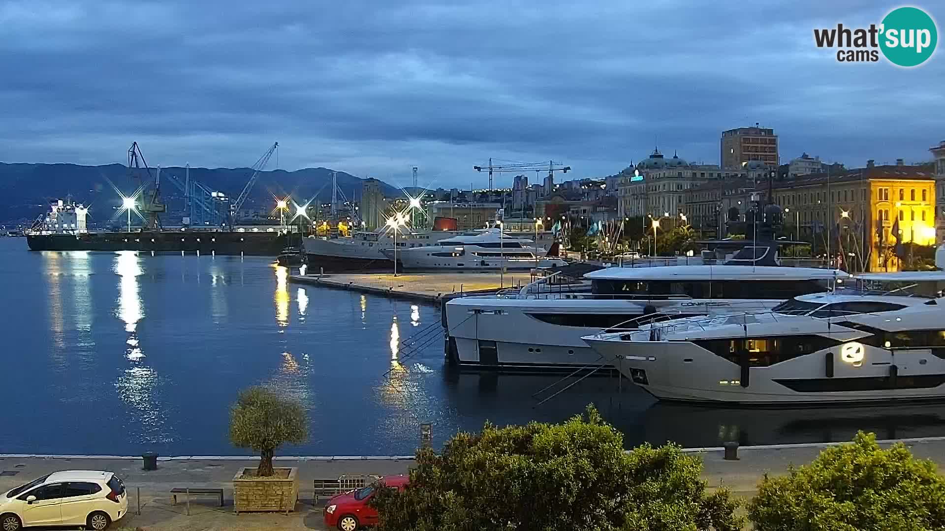 Riva in Marina v Reki – Spletna kamera v živo Hrvaška