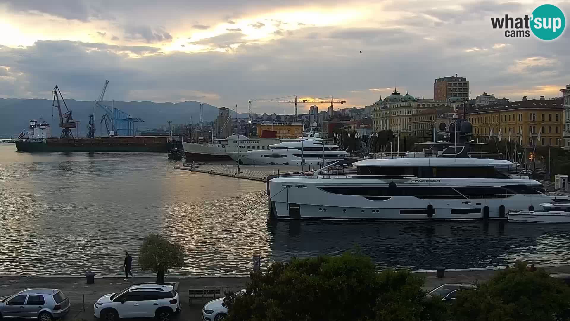 Riva in Marina v Reki – Spletna kamera v živo Hrvaška