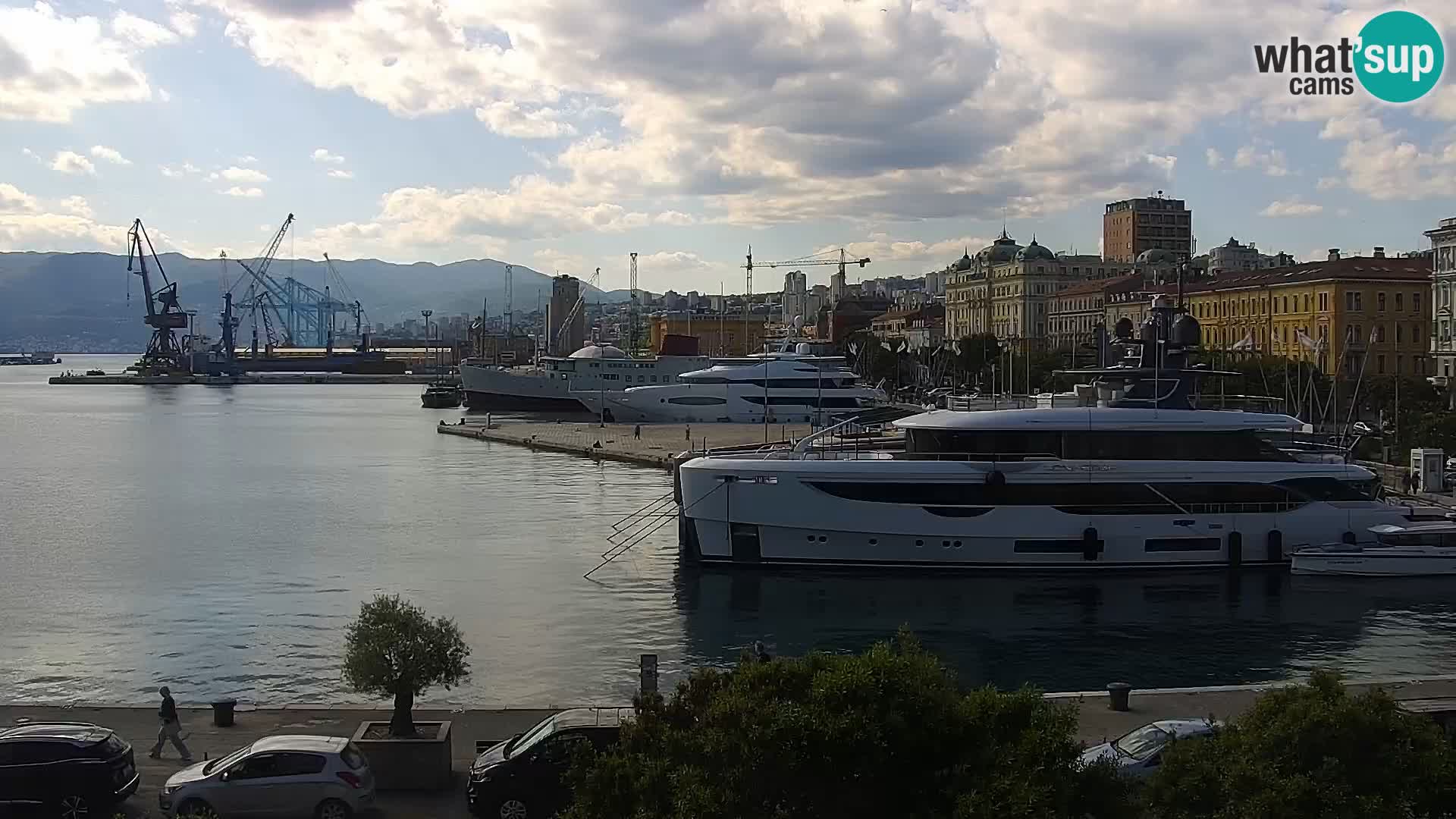 Riva in Marina v Reki – Spletna kamera v živo Hrvaška