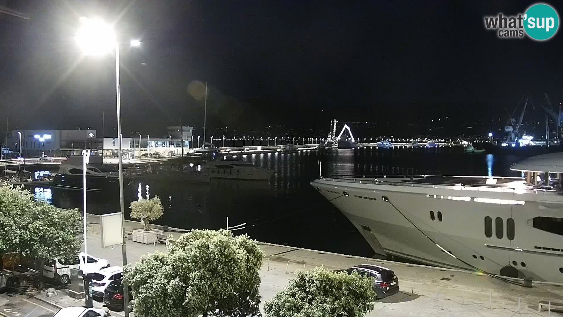 Riva in Marina v Reki – Spletna kamera v živo Hrvaška