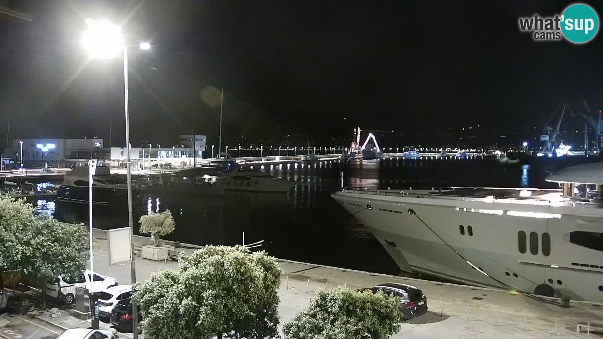 Riva in Marina v Reki – Spletna kamera v živo Hrvaška