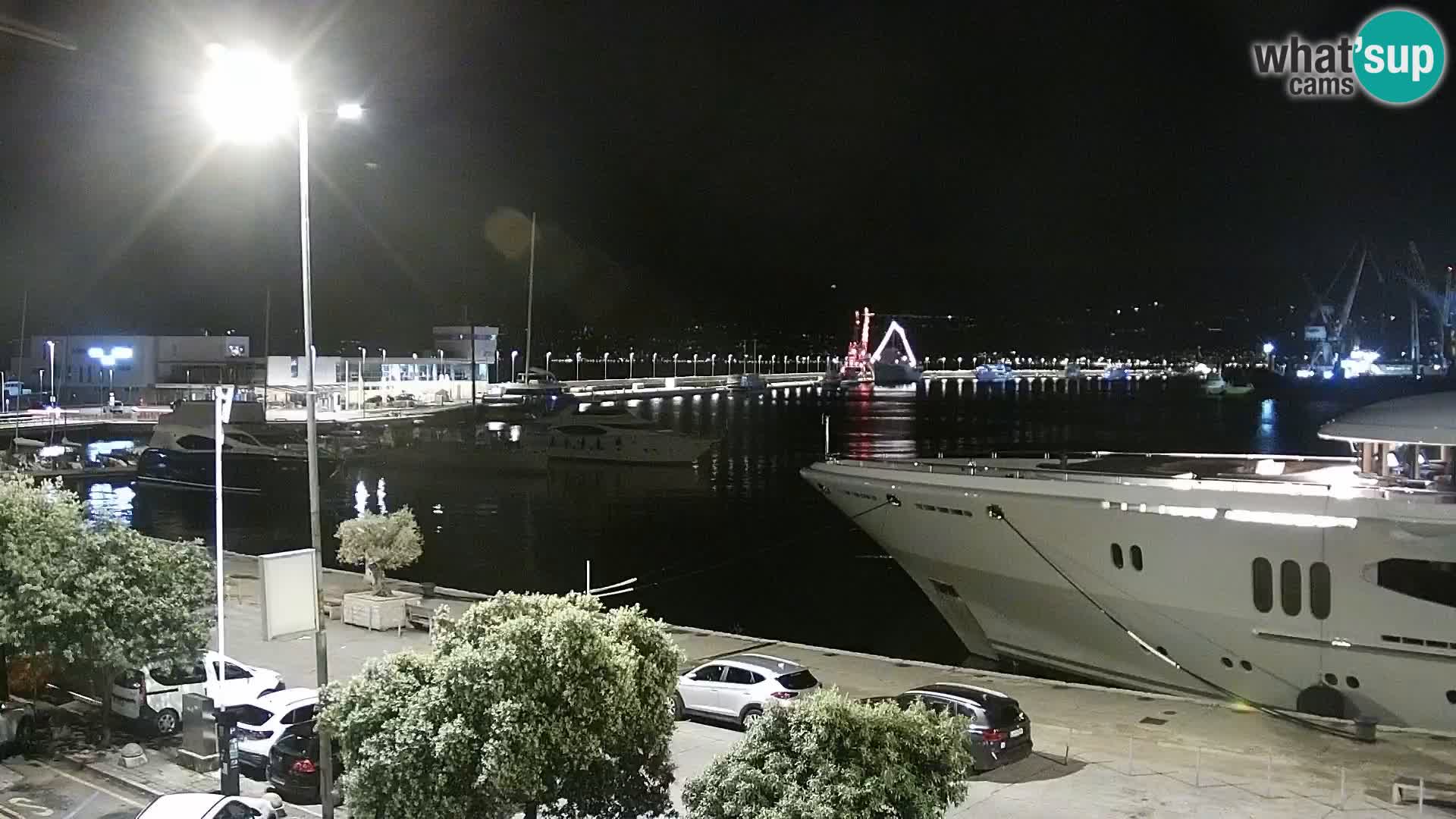 Riva in Marina v Reki – Spletna kamera v živo Hrvaška