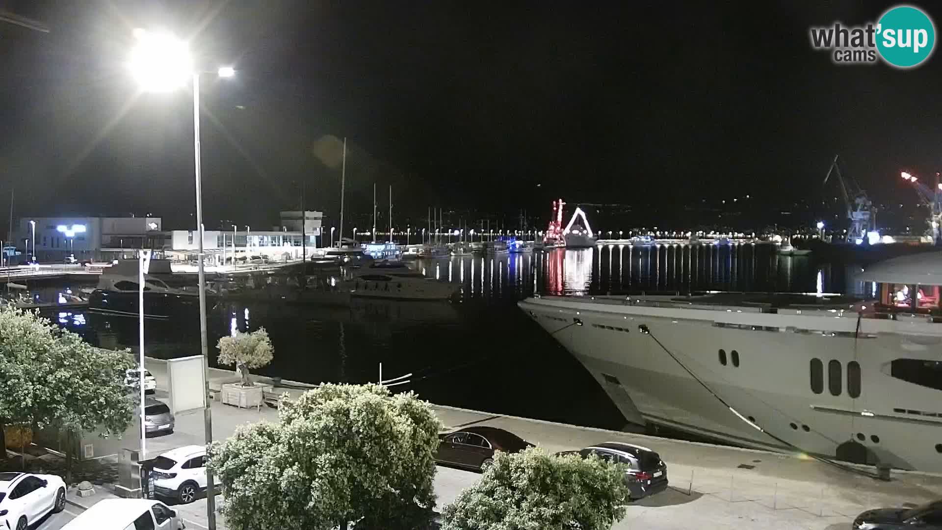 Riva in Marina v Reki – Spletna kamera v živo Hrvaška
