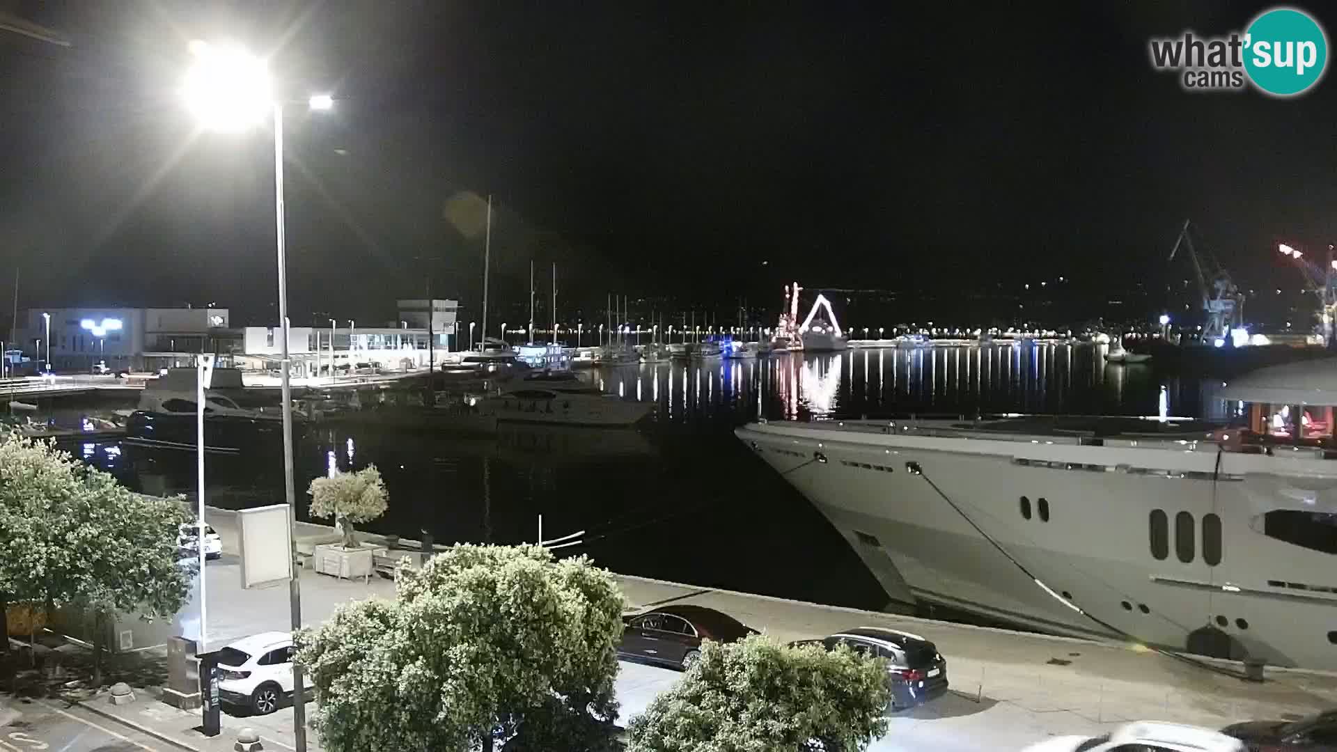 Riva in Marina v Reki – Spletna kamera v živo Hrvaška