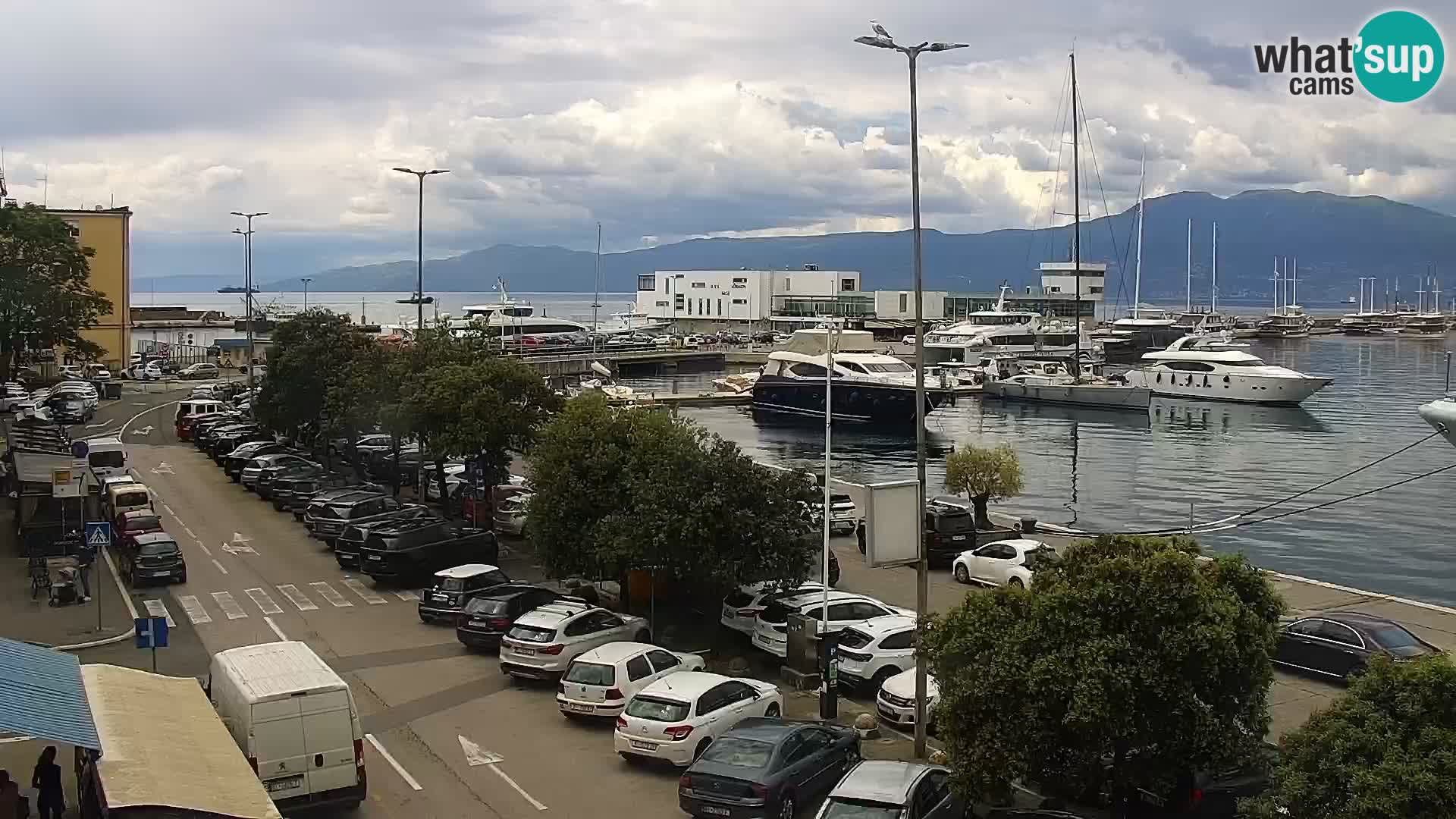 Riva in Marina v Reki – Spletna kamera v živo Hrvaška