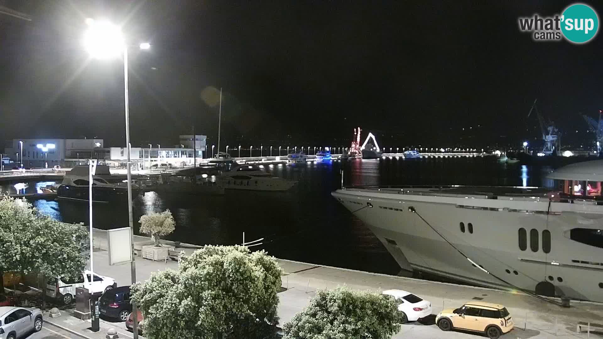 Riva in Marina v Reki – Spletna kamera v živo Hrvaška