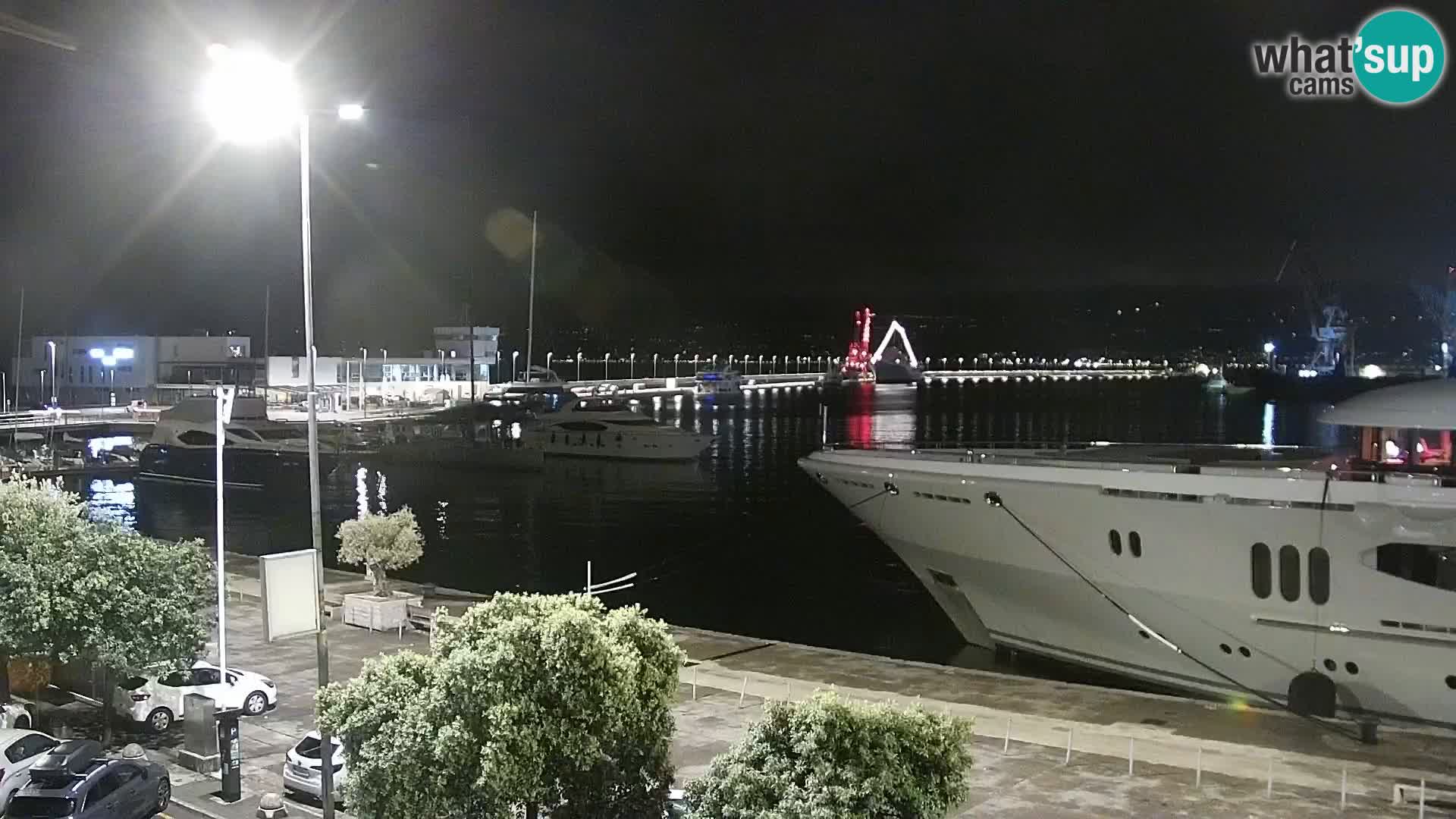 Riva in Marina v Reki – Spletna kamera v živo Hrvaška