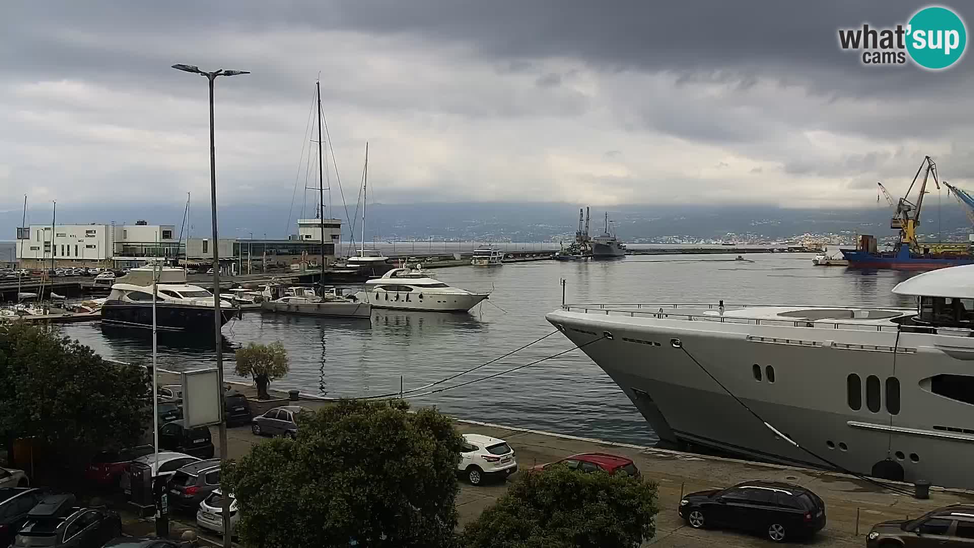 Riva in Marina v Reki – Spletna kamera v živo Hrvaška