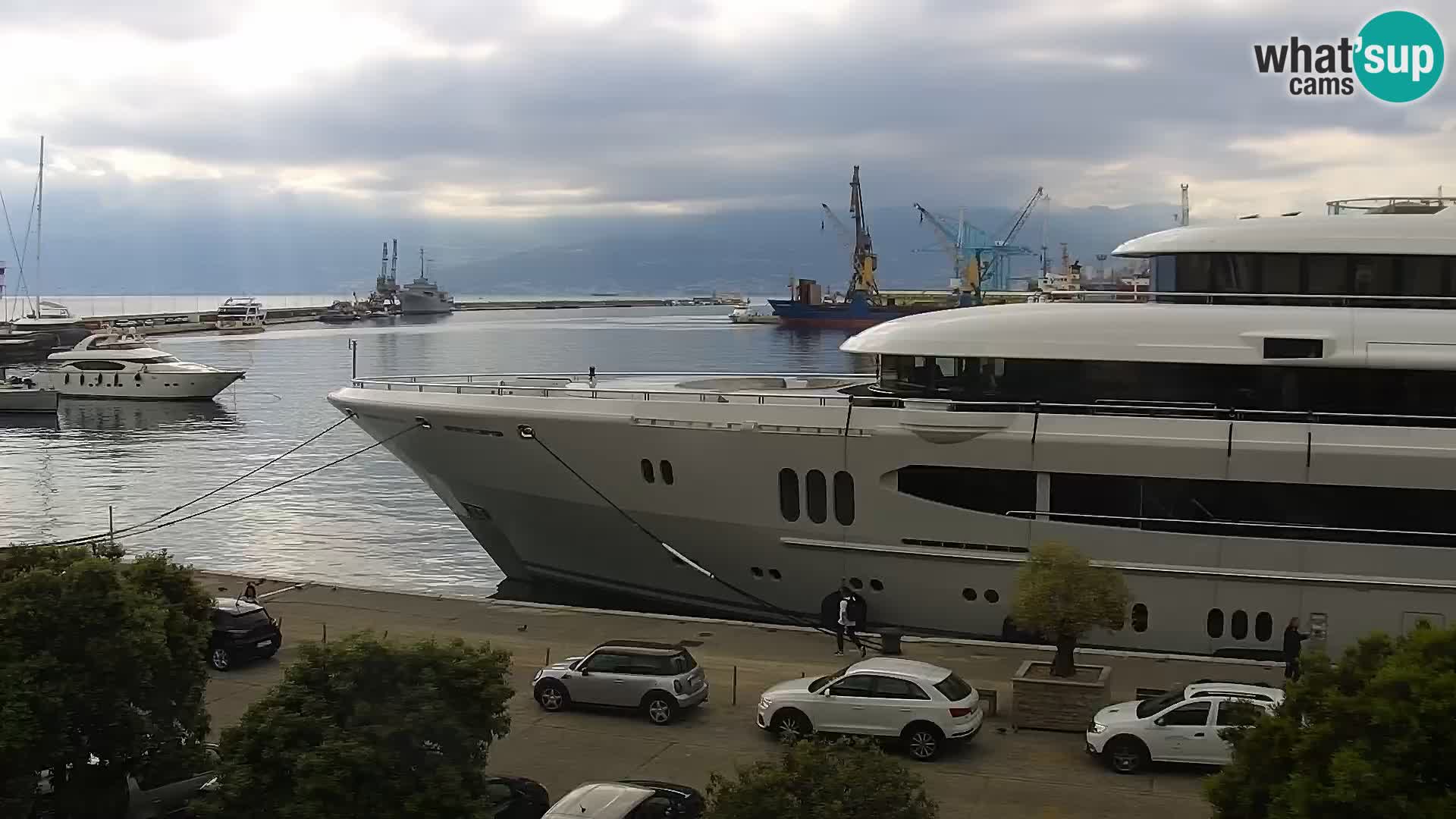 Riva in Marina v Reki – Spletna kamera v živo Hrvaška