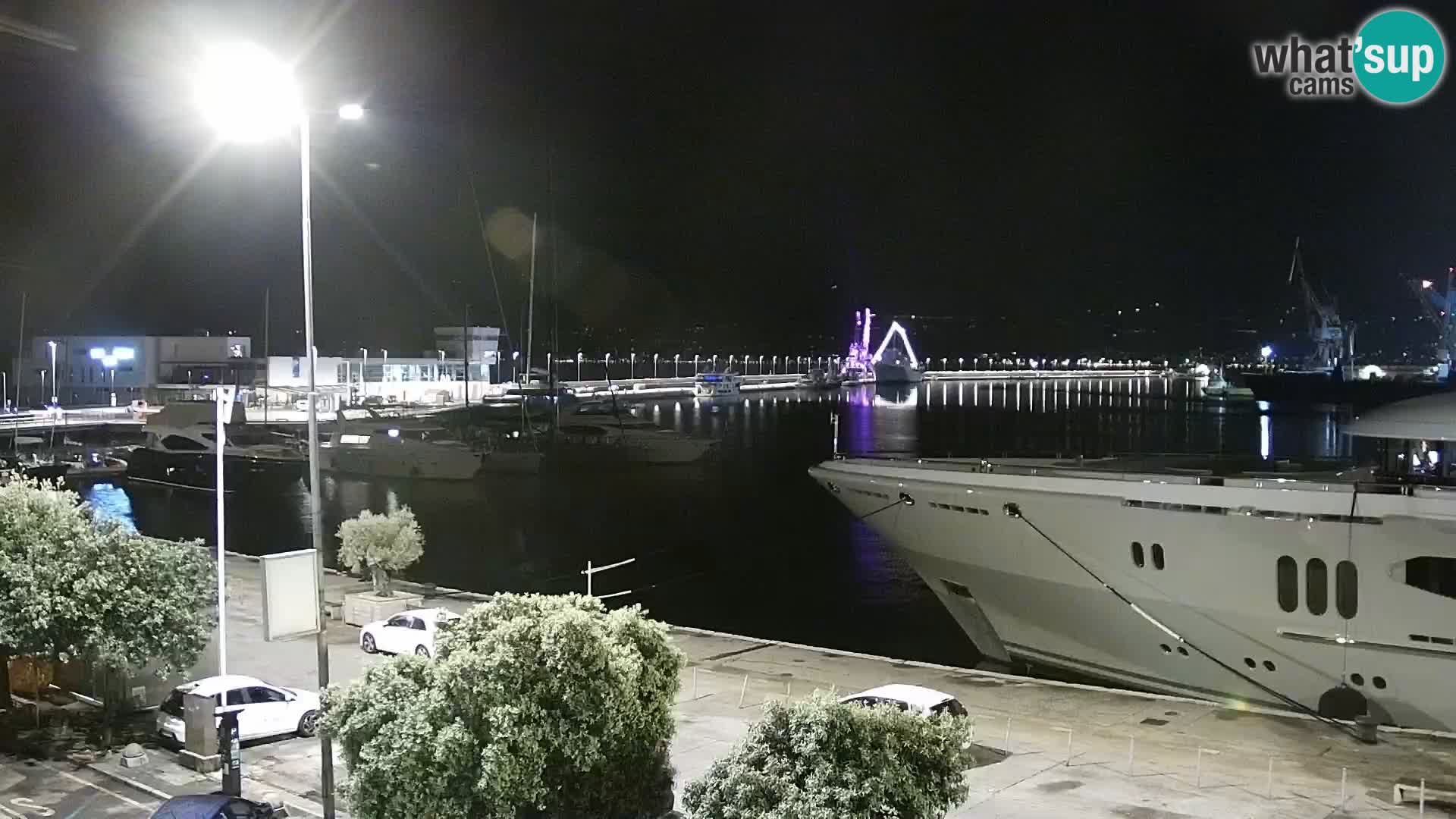 Riva in Marina v Reki – Spletna kamera v živo Hrvaška