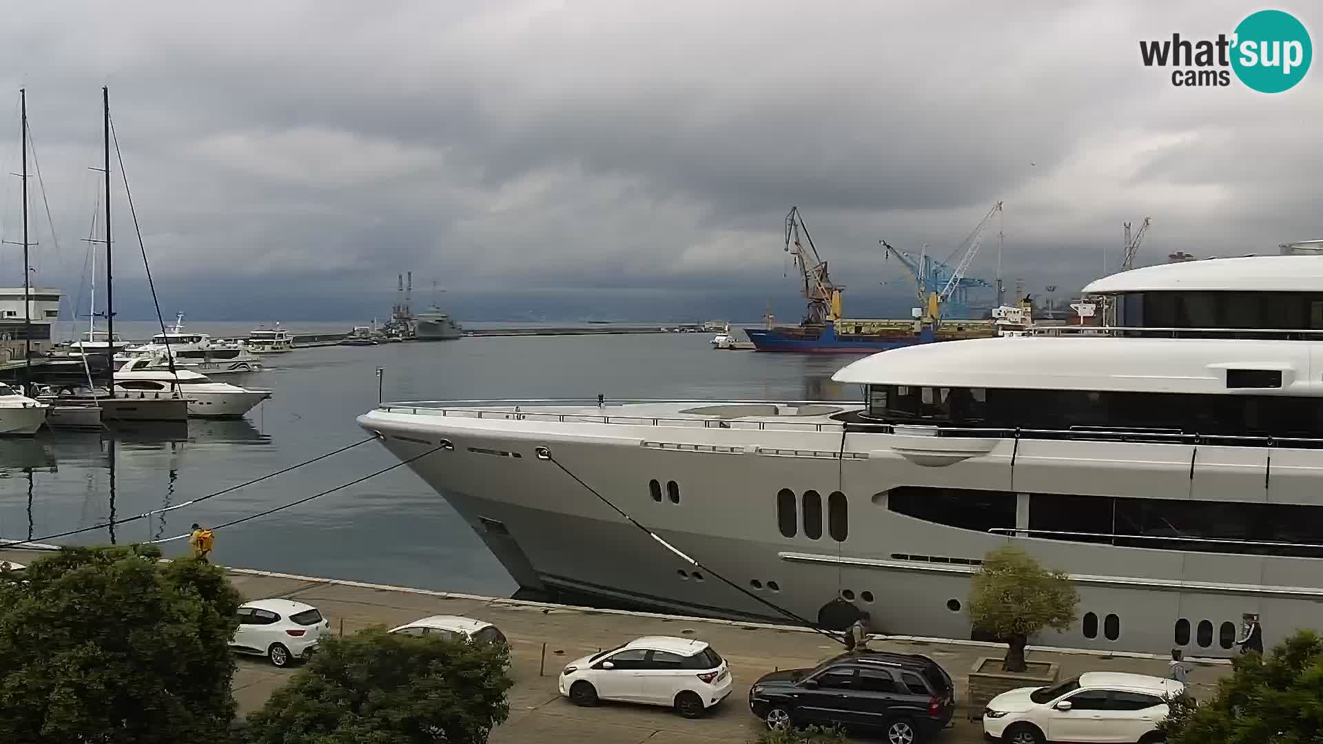 Riva in Marina v Reki – Spletna kamera v živo Hrvaška