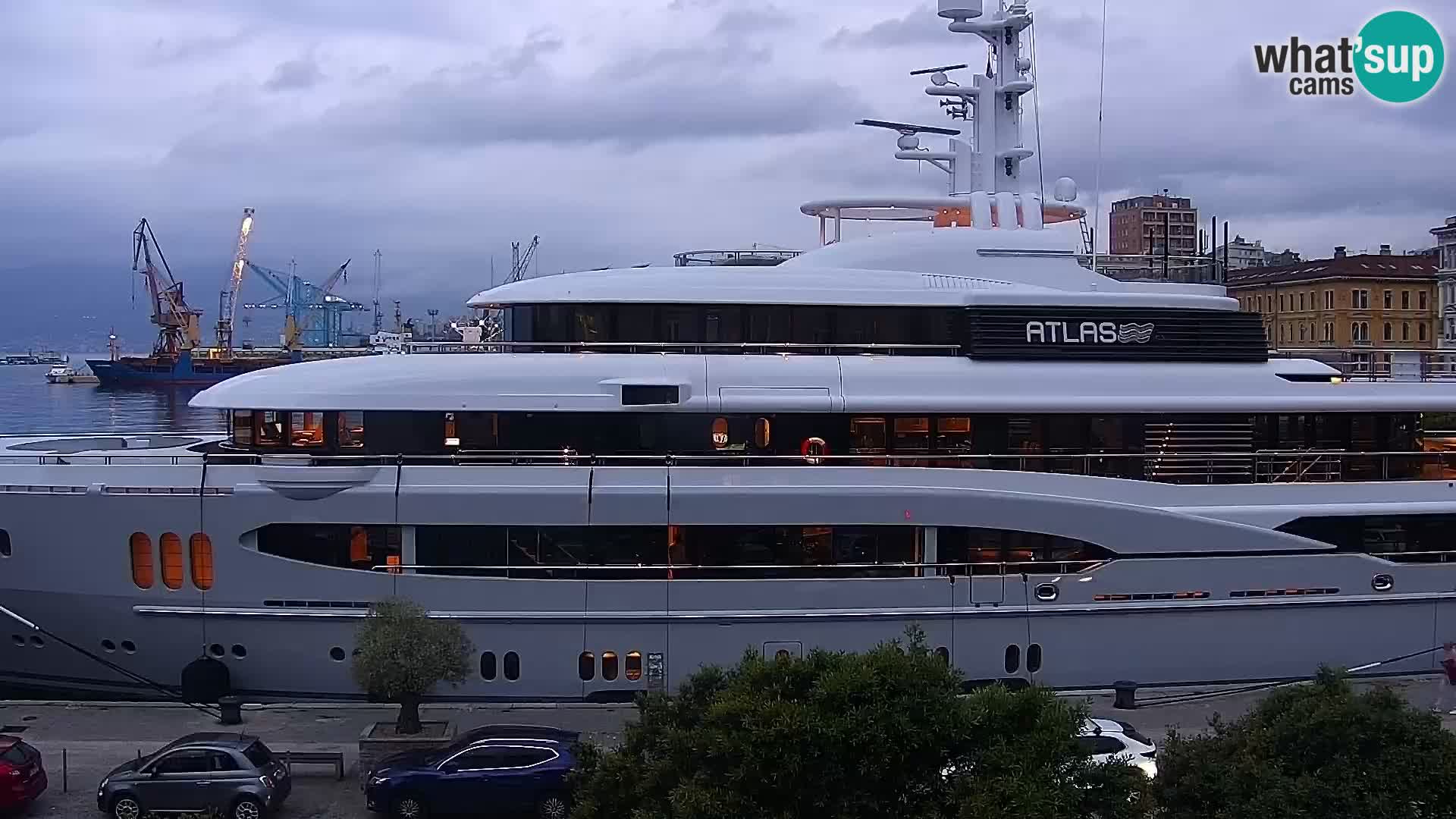 Riva in Marina v Reki – Spletna kamera v živo Hrvaška