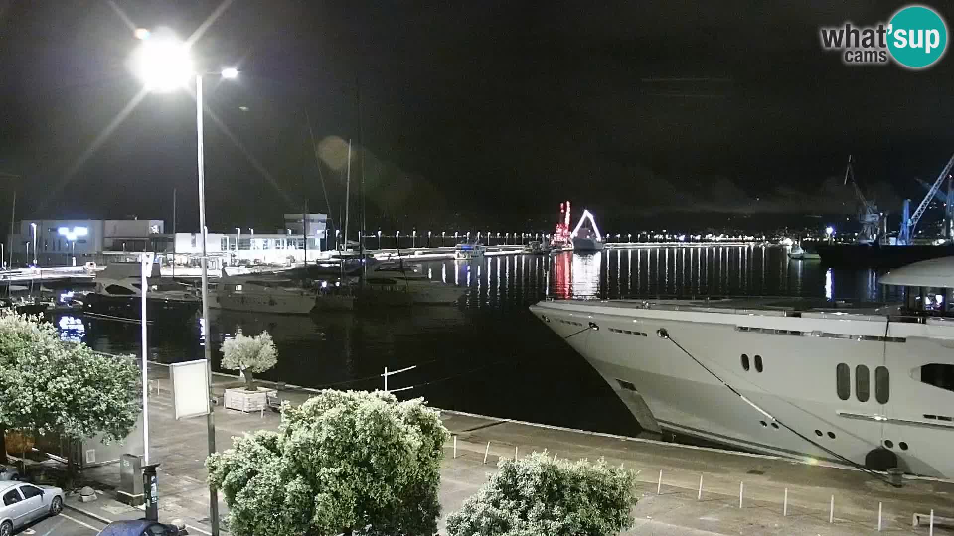 Riva in Marina v Reki – Spletna kamera v živo Hrvaška