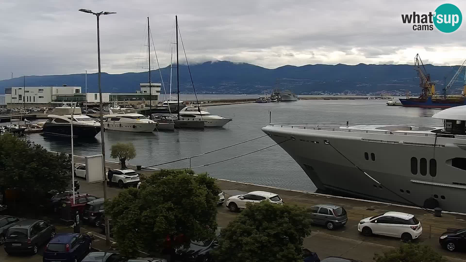 Riva in Marina v Reki – Spletna kamera v živo Hrvaška