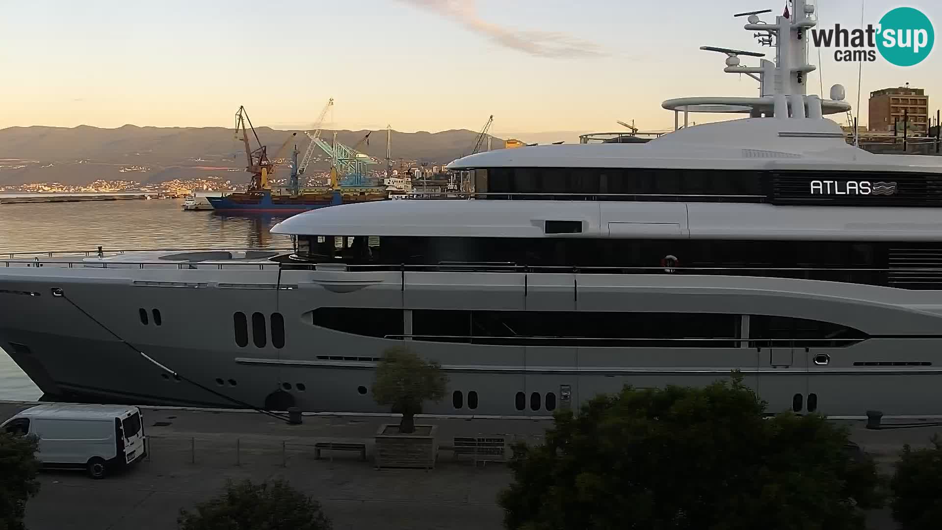 Riva in Marina v Reki – Spletna kamera v živo Hrvaška